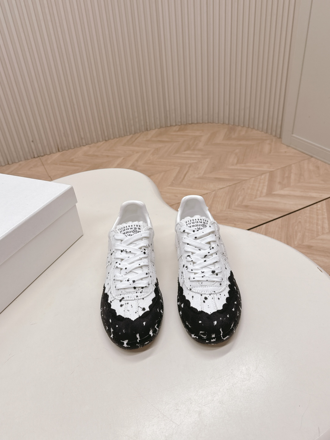 NO:483498,Female, Male, 25ss latest graffiti Maison Margiela mm6 classic German training shoes, ink splashing craftsmanship, new colors are always increasing, invincible and beautiful, the only version, detailed, multiple authentic products are purchased back 1 to 1 model development!  Upper: cowhide cloth inner lid: imported lambskin original sole open mold rubber wear-resistant beef tendon sole Size: 35-45 (for women 40 men 45 custom-made, no return or exchange), casual shoes/sports shoes, masion margiela, sneakers, cowhide, sheepskin19860909出布面女 男 25ss最新涂鸦Maison Margiela mm6经典德训鞋 泼墨工艺 新色一直在增加,无敌好看,唯一对版 细品 多双正品代购回来1比1出模开发！ 鞋面:牛皮布面 内里:进口小羊皮 鞋底原版开模橡胶耐磨牛筋底 Size:35-45（女40男45定制不退换）,休闲鞋/运动鞋,masion margiela,sneakers,cowhide,sheepskin,Women's Shoes