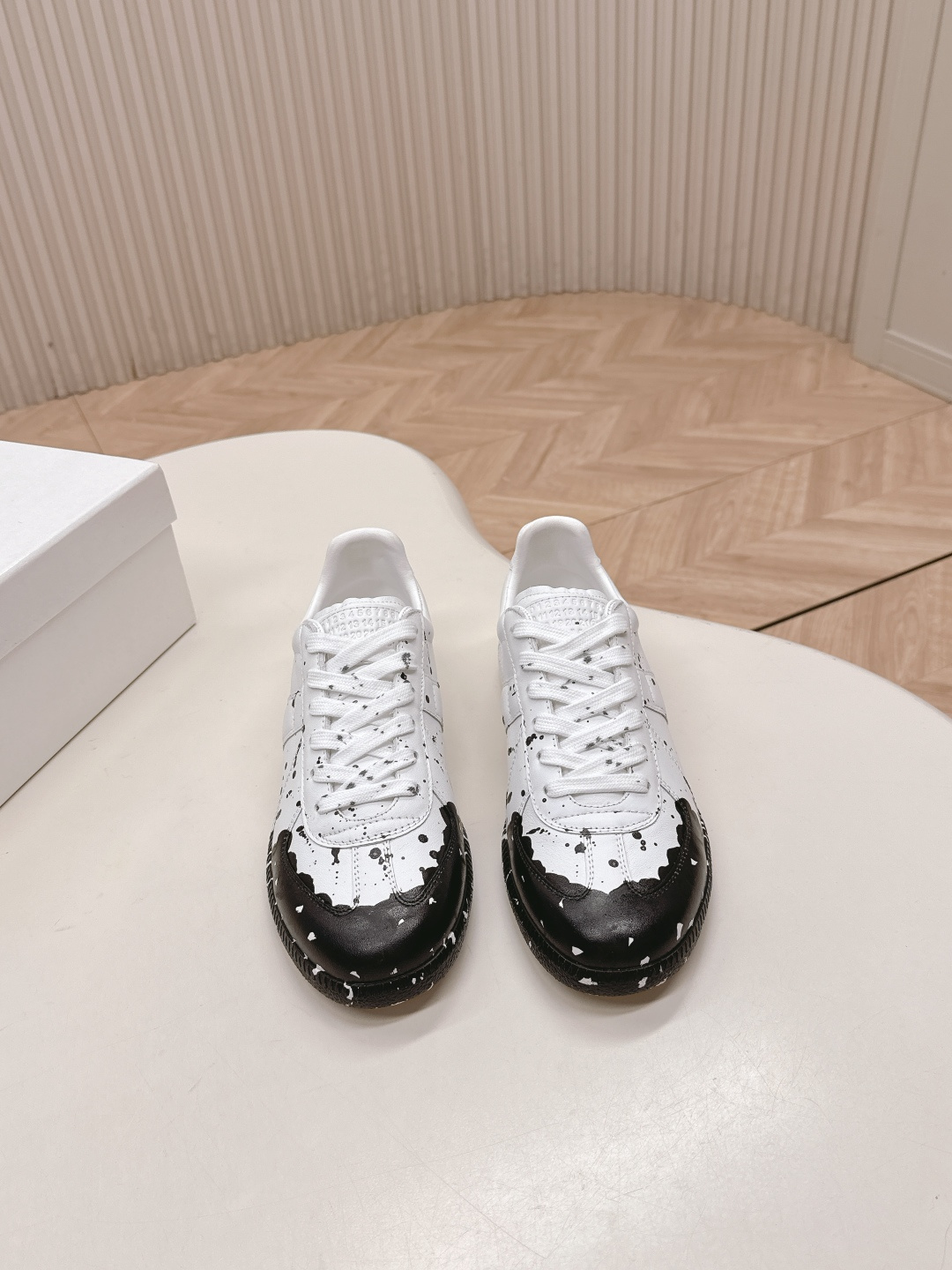 NO:483504,Female, male, 25ss latest graffiti Maison Margiela mm6 classic German training shoes, ink splashing technology, new colors are always increasing, invincible and beautiful, the only version, detailed, multiple authentic products are purchased back 1 to 1 model development!  Upper: cowhide cloth inner lid: imported lambskin original sole open mold rubber wear-resistant beef tendon sole Size: 35-45 (for women 40 men 45 custom-made, no return or exchange), casual shoes/sports shoes, masion margiela, sneakers, cowhide, sheepskin19860909出皮面女 男 25ss最新涂鸦Maison Margiela mm6经典德训鞋 泼墨工艺 新色一直在增加,无敌好看,唯一对版 细品 多双正品代购回来1比1出模开发！ 鞋面:牛皮布面 内里:进口小羊皮 鞋底原版开模橡胶耐磨牛筋底 Size:35-45（女40男45定制不退换）,休闲鞋/运动鞋,masion margiela,sneakers,cowhide,sheepskin,Women's Shoes