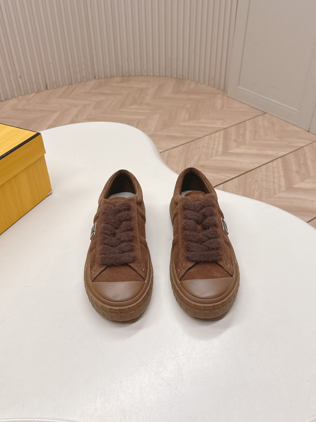 NO:627230,, couple style Fendi Fendi 2025 new sneakers casual sports shoes, classic FF old pattern, super good-looking and versatile, leather embossed, breathable cloth lining, lightweight, comfortable and versatile, original TPU outsole, size 35-45, couple style, casual shoes/sports shoes, fendi, fendi, sneakers19860909,情侣款 Fendi芬迪2025新款板鞋休闲运动鞋 经典FF老花面 超好看百搭 皮面压花 内里采用透气布里 轻便 舒适百搭 原版TPu大底 码数35-45情侣款,休闲鞋/运动鞋,fendi,fendi,sneakers,Women's Shoes