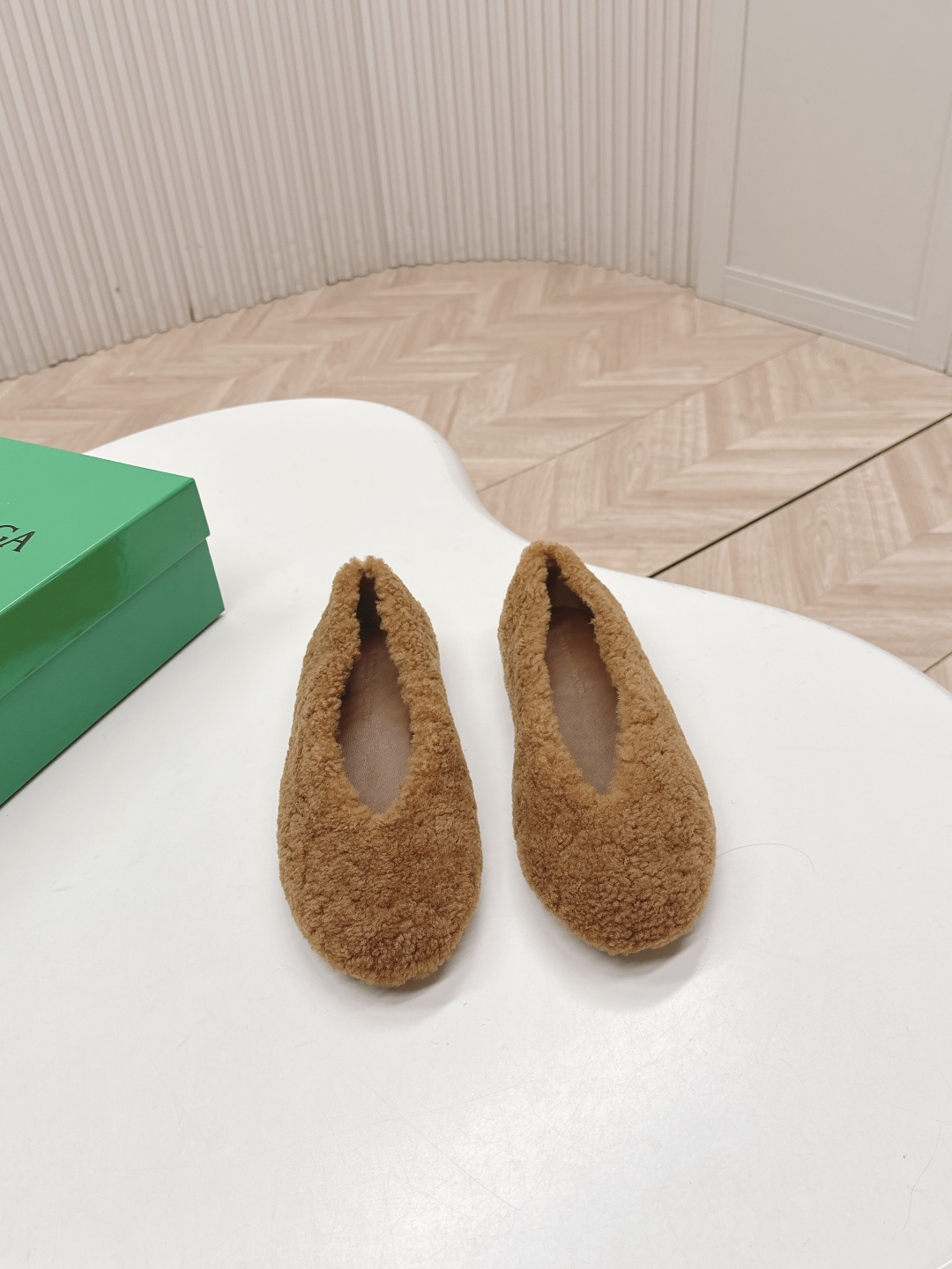 NO:492746,BV Rosa Ballerina Pure wool Comfort Soft Single Shoes Boat Shoes Flat Sole Design Soft Comfort Built-in Foot Pad Wool Craft Hand-woven High-end Comfort Foot Pad Sheepskin Inner Comfort High-end Outsole Choose Italian Leather Outsole & Injection Molding 35-40, 41.42 Order, Furry Shoes Single Shoes, Bottega Veneta, Sheepskin, Leather Soles19860909出 BV Rosa Ballerina 纯羊毛 舒适 柔软 单鞋船鞋 平底设计 柔软舒适 内置垫脚  羊毛工艺 手工编织而成 高档舒适  垫脚羊皮内里舒适高端 大底选用意大利真皮大底&注塑工艺 35-40,41.42订,毛毛鞋单鞋,bottega veneta,sheepskin,Leather soles,Women's Shoes