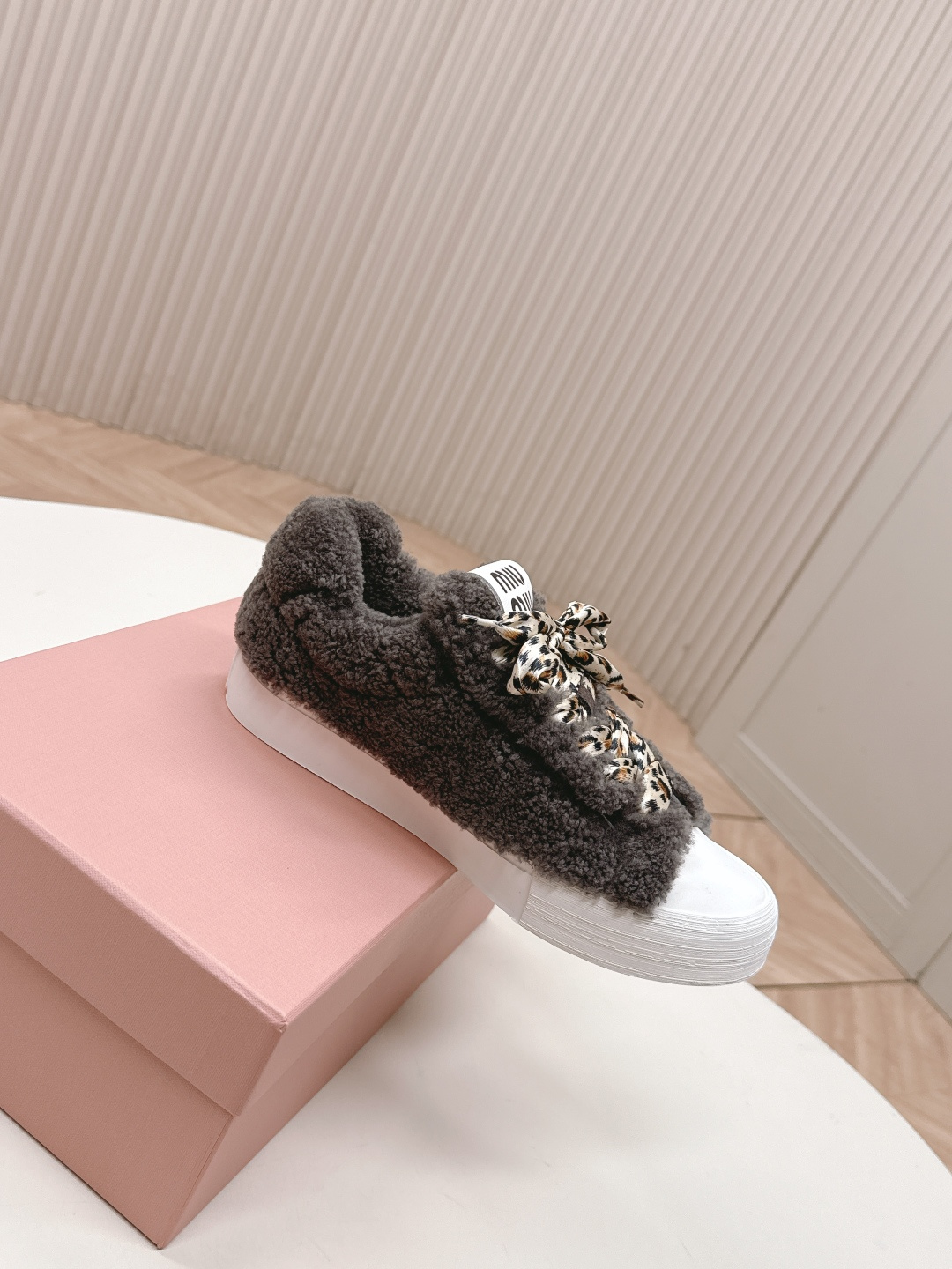 Miu Miu 25ss 秋冬新款走秀羊毛德训鞋 休闲运动鞋毛毛鞋 毛绒绒的太可爱了 丑萌丑萌的 休闲鞋