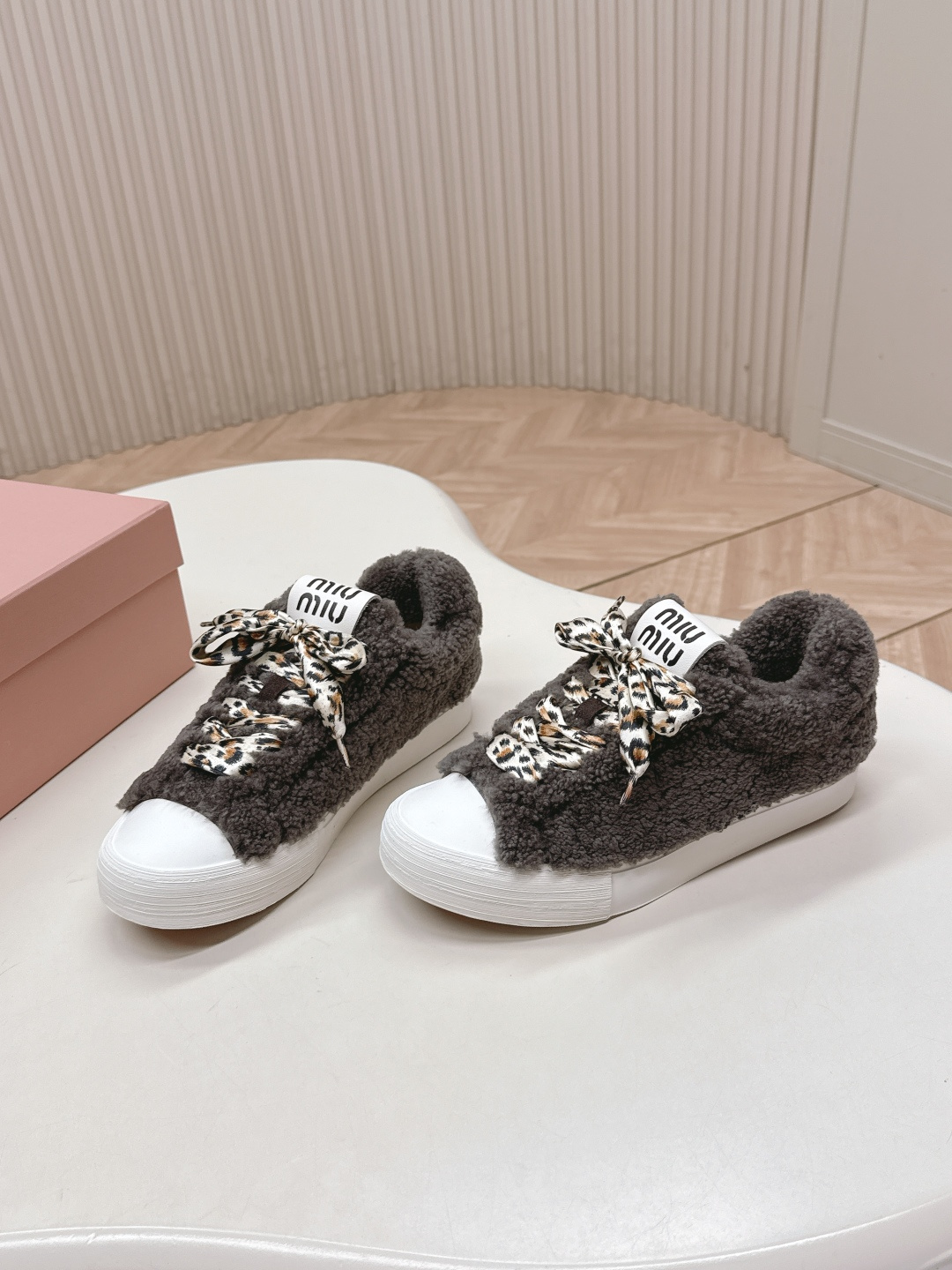 Miu Miu 25ss 秋冬新款走秀羊毛德训鞋 休闲运动鞋毛毛鞋 毛绒绒的太可爱了 丑萌丑萌的 休闲鞋