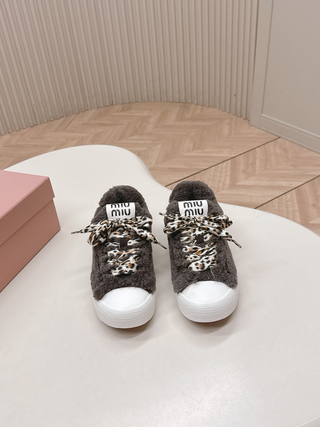 Miu Miu 25ss 秋冬新款走秀羊毛德训鞋 休闲运动鞋毛毛鞋 毛绒绒的太可爱了 丑萌丑萌的 休闲鞋