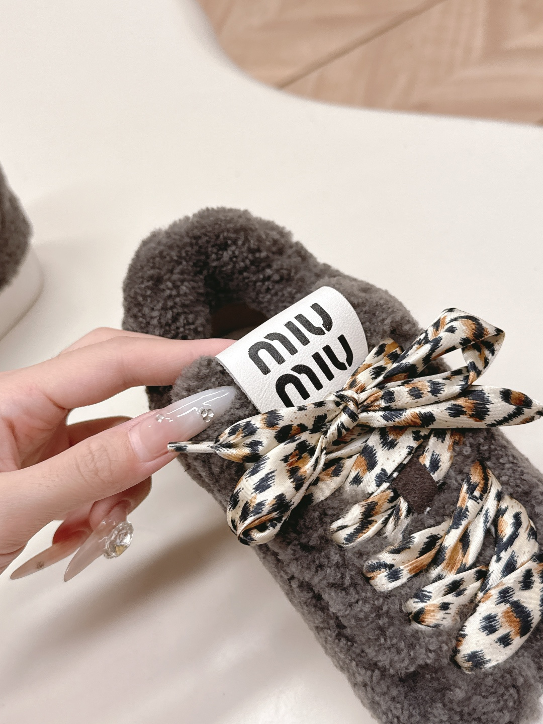 Miu Miu 25ss 秋冬新款走秀羊毛德训鞋 休闲运动鞋毛毛鞋 毛绒绒的太可爱了 丑萌丑萌的 休闲鞋