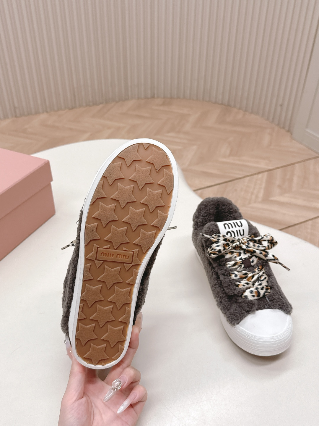 Miu Miu 25ss 秋冬新款走秀羊毛德训鞋 休闲运动鞋毛毛鞋 毛绒绒的太可爱了 丑萌丑萌的 休闲鞋