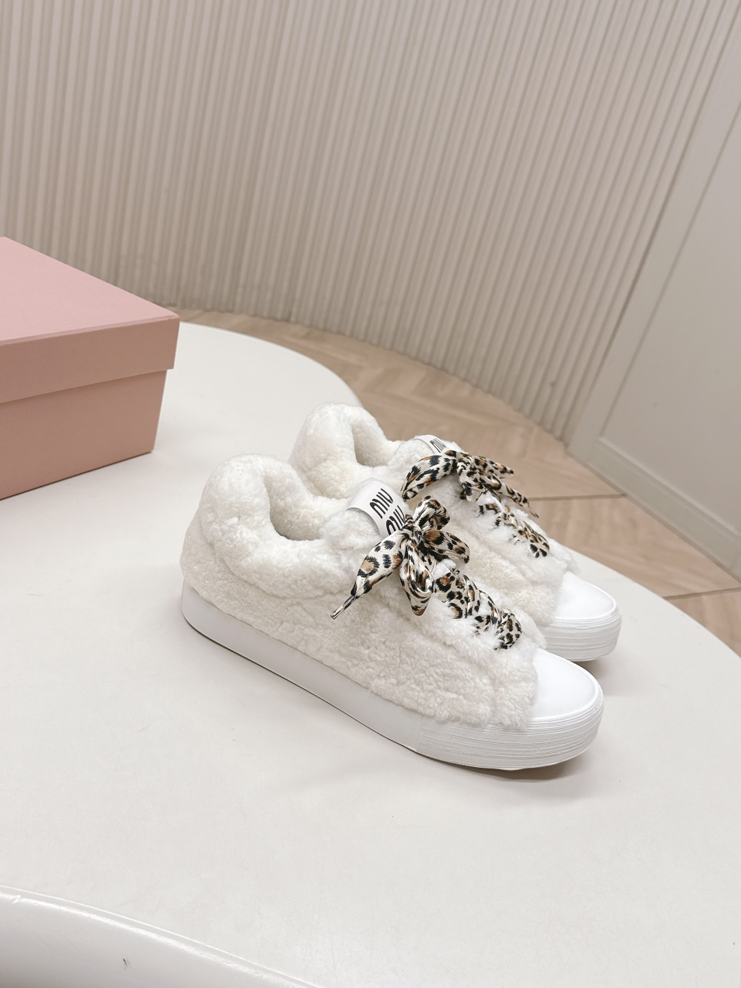 Miu Miu 25ss 秋冬新款走秀羊毛德训鞋 休闲运动鞋毛毛鞋 毛绒绒的太可爱了 丑萌丑萌的 休闲鞋