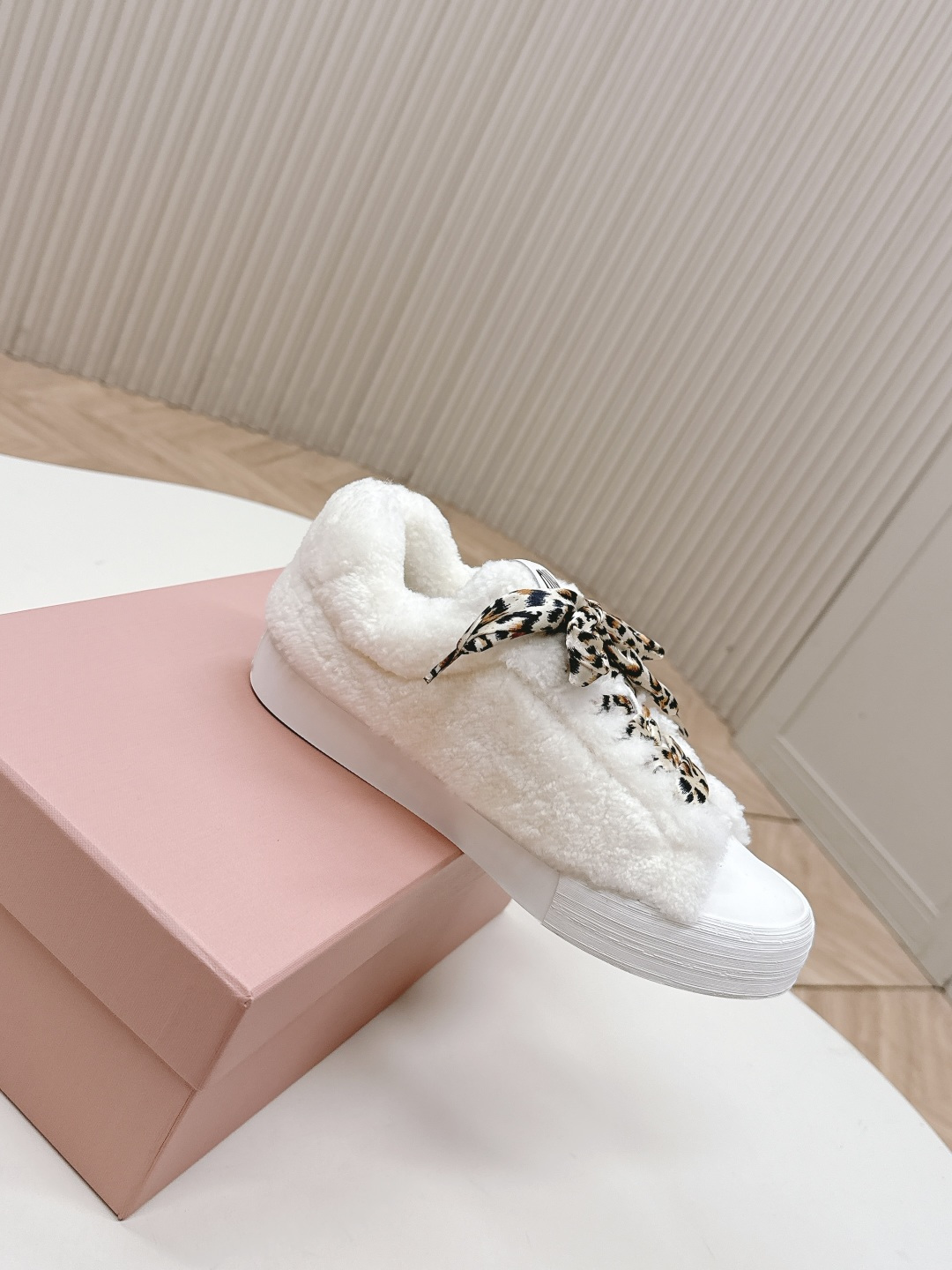 Miu Miu 25ss 秋冬新款走秀羊毛德训鞋 休闲运动鞋毛毛鞋 毛绒绒的太可爱了 丑萌丑萌的 休闲鞋