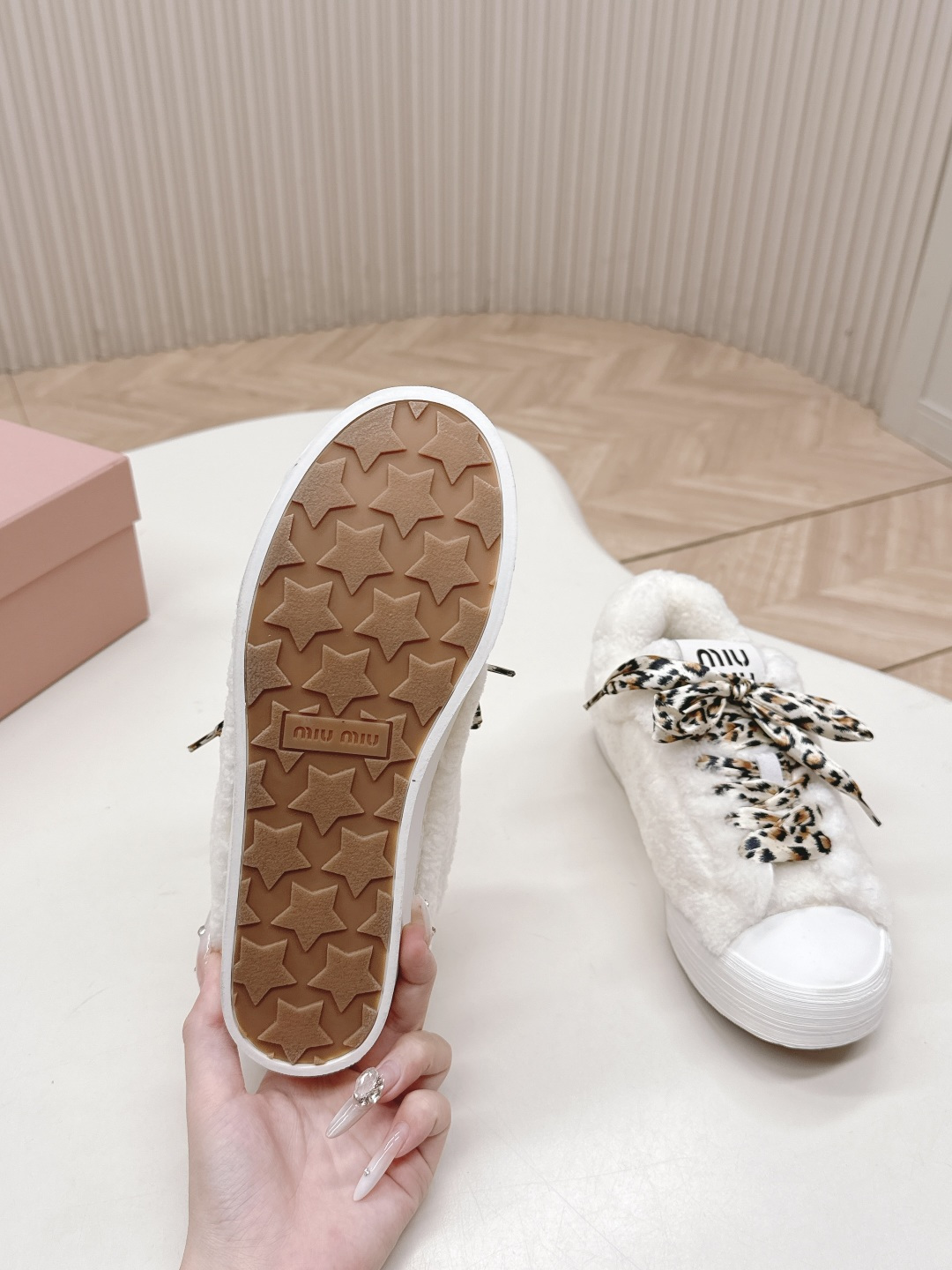 Miu Miu 25ss 秋冬新款走秀羊毛德训鞋 休闲运动鞋毛毛鞋 毛绒绒的太可爱了 丑萌丑萌的 休闲鞋