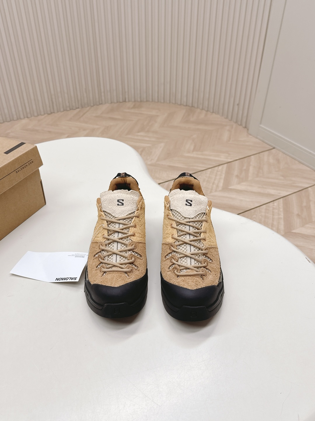 NO:496806,Couple model Salomon 2025 autumn and winter new XT-ALp running shoes and casual sports shoes. The foot is real: the midsole is equipped with a full palm fiberglass energy board and an ultra-thick elastic foam midsole. It has a lot of propulsion when running, and has strong cushioning feedback. It is very stable for daily commuting or training. The shoe body has a long haired cow leather design, the inner layer is breathable mesh, and the wear is good. Original material Original outsole 35-45, boots, loro piano, boots, sneakers19860909出 情侣款 salomon萨洛蒙2025秋冬新款XT-ALp新色系跑步鞋休闲运动鞋 上脚实感:中底搭载全掌玻璃纤维能量板和超厚弹性泡沫中底,跑动时推进力十足,缓震回馈很强,日常通勤或训练都很稳 鞋身长毛牛猄皮面设计,内层材质透气网面 穿着舒适度好 原版材质 原版大底 35-45,靴子,loro piana,boots,sneakers,Women's Shoes