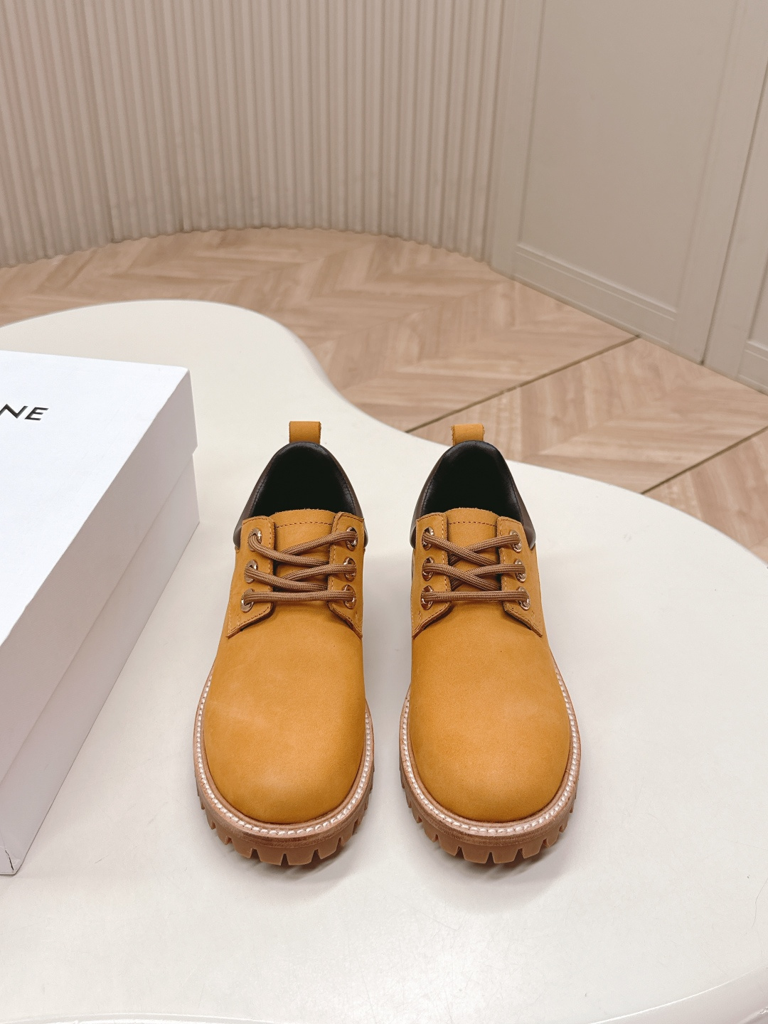 NO:536888,High-end Celine classic casual yellow shoes, retro round toe, handsome and cool, retro and old, the upper is imported cow velvet, texture is super Nice, inner cowhide, original one-to-one open mold sole!  Very comfortable to wear. The big head design is a perfect height-enhancing tool. Size: 35-40, boots, loafers, celine, loafers, boots, cowhide19860909高版 出 Celine 经典 休闲大黄鞋 复古圆头 又帅又酷 复古做旧 鞋面采用进口牛反绒,质感超级奈斯,内里牛皮,原版一比一开模大底！上脚非常舒适 大头的设计,妥妥的增高神器 Size: 35-40,靴子乐福鞋,celine,loafers,boots,cowhide,Women's Shoes