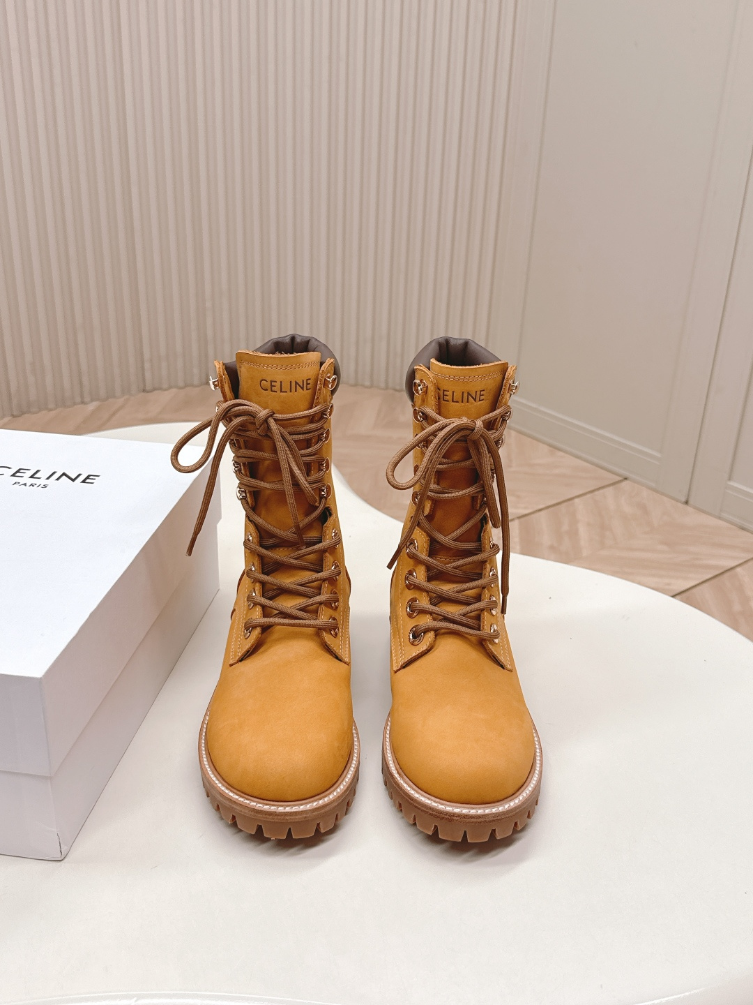 NO:536866,High-end Celine classic Martin boots, big yellow boots, retro round-toed battle boots, handsome and cool, retro and old. The upper uses imported cow velvet, texture is super Nice, inner cowhide, original one-to-one open mold and large sole!  Very comfortable to wear. The big head design is a perfect height-enhancing tool. Size: 35-40, boots, loafers, celine, loafers, boots, cowhide19860909高版 高帮 出 Celine 经典马丁靴 大黄靴 复古圆头战靴 又帅又酷 复古做旧 鞋面采用进口牛反绒,质感超级奈斯,内里牛皮,原版一比一开模大底！上脚非常舒适 大头的设计,妥妥的增高神器 Size: 35-40,靴子乐福鞋,celine,loafers,boots,cowhide,Women's Shoes