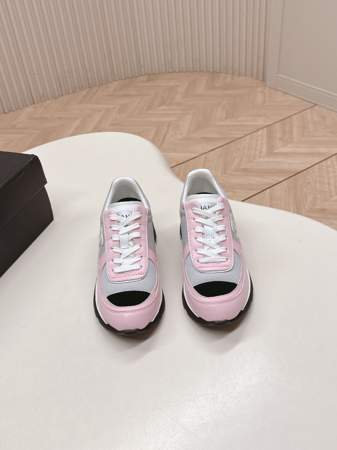 NO:564734,[Top Version] Popular model Chanel 25k autumn and winter new high-heeled color-blocked casual sports shoes. Weird, ugly, and cute. Out of stock at counters. Major bloggers recommend this style on social days. This season’s new style is simply eye-opening. The feet are delicate and smart, and it looks great. It has a casual casual sports style, cool and natural, and interprets Chanel’s fashionable femininity. The overall customization makes all sports models on the market at that time obsolete. This series is now available for sale!  Upper made of custom-made sheepskin mesh, lining breathable mesh outsole, original custom molded TPU combination outsole, original full set of molds, women's model 35-40 (customized for 40), casual shoes/sports shoes, chanel, chanel, sneakers, sheepskin19860909【顶级版本】 火爆款 Chanl 香奈儿25k秋冬新款高跟拼色休闲运动鞋 奇奇怪怪 丑萌丑萌 专柜断货王 各大博主社交日推款,这季新款简直闭眼入,上脚秀气灵动狂好看,率性的休闲运动风,飒爽又自然,演绎香奈儿的时髦女性气质,整体定制令当时市面上的所有运动款变得过时,本系列现已登陆发售！ 鞋面 采用定制进羊皮定制网布 内里 透气网布 大底 原版定制开模TPU组合大底 原版全套开模 女款35-40(40定做),休闲鞋/运动鞋,chanel,chanel,sneakers,sheepskin,Women's Shoes