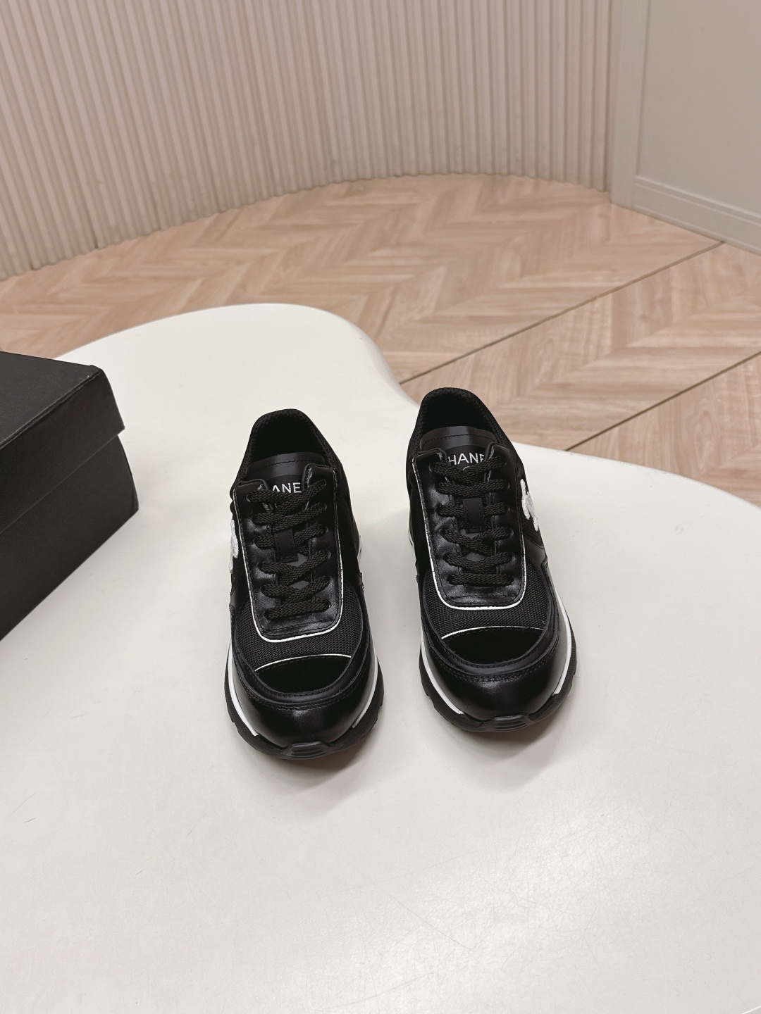 NO:564751,[Top Version] Popular model Chanel 25k autumn and winter new high-heeled color-blocked casual sports shoes. Weird, ugly, and cute. Out of stock at counters. Major bloggers recommend this style on social days. This season’s new style is simply eye-opening. The feet are delicate and smart, and it looks great. It has a casual casual sports style, cool and natural, and interprets Chanel’s fashionable femininity. The overall customization makes all sports models on the market at that time obsolete. This series is now available for sale!  Upper made of custom-made sheepskin mesh, lining breathable mesh outsole, original custom molded TPU combination outsole, original full set of molds, women's model 35-40 (customized for 40), casual shoes/sports shoes, chanel, chanel, sneakers, sheepskin19860909【顶级版本】 火爆款 Chanl 香奈儿25k秋冬新款高跟拼色休闲运动鞋 奇奇怪怪 丑萌丑萌 专柜断货王 各大博主社交日推款,这季新款简直闭眼入,上脚秀气灵动狂好看,率性的休闲运动风,飒爽又自然,演绎香奈儿的时髦女性气质,整体定制令当时市面上的所有运动款变得过时,本系列现已登陆发售！ 鞋面 采用定制进羊皮定制网布 内里 透气网布 大底 原版定制开模TPU组合大底 原版全套开模 女款35-40(40定做),休闲鞋/运动鞋,chanel,chanel,sneakers,sheepskin,Women's Shoes