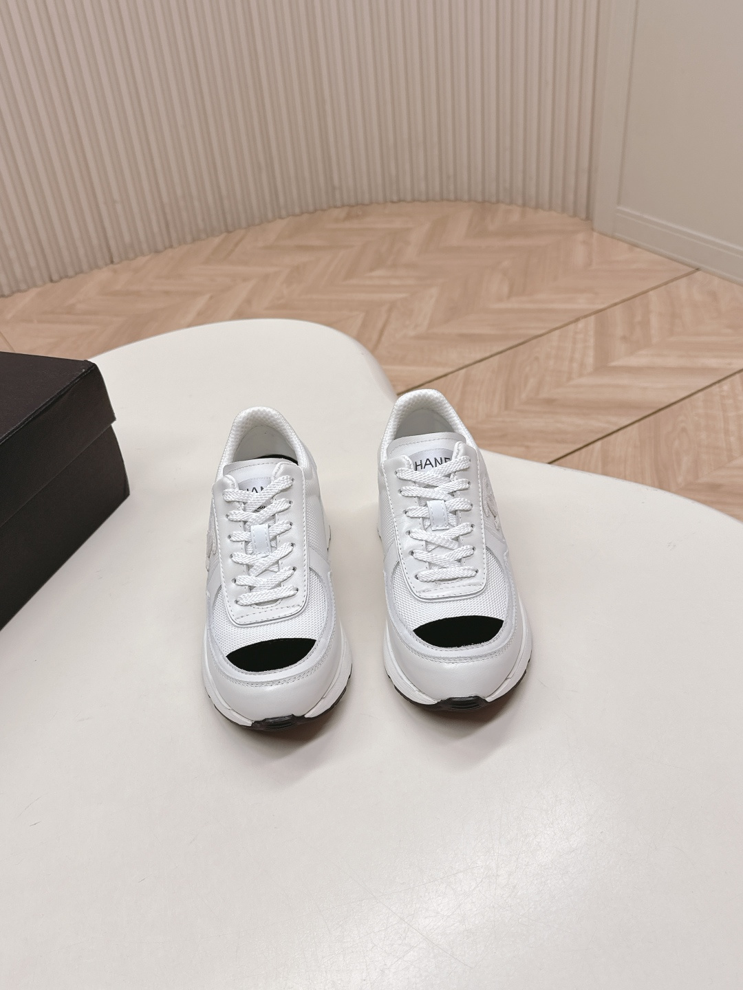 NO:564742,[Top Version] Popular model Chanel 25k autumn and winter new high-heeled color-blocked casual sports shoes. Weird, ugly, and cute. Out of stock at counters. Major bloggers recommend this style on social days. This season’s new style is simply eye-opening. The feet are delicate and smart, and it looks great. It has a casual casual sports style, cool and natural, and interprets Chanel’s fashionable femininity. The overall customization makes all sports models on the market at that time obsolete. This series is now available for sale!  Upper made of custom-made sheepskin mesh, lining breathable mesh outsole, original custom molded TPU combination outsole, original full set of molds, women's model 35-39 (customized for 40), casual shoes/sports shoes, chanel, chanel, sneakers, sheepskin19860909【顶级版本】 火爆款 Chanl 香奈儿25k秋冬新款高跟拼色休闲运动鞋 奇奇怪怪 丑萌丑萌 专柜断货王 各大博主社交日推款,这季新款简直闭眼入,上脚秀气灵动狂好看,率性的休闲运动风,飒爽又自然,演绎香奈儿的时髦女性气质,整体定制令当时市面上的所有运动款变得过时,本系列现已登陆发售！ 鞋面 采用定制进羊皮定制网布 内里 透气网布 大底 原版定制开模TPU组合大底 原版全套开模 女款35-39(40定做),休闲鞋/运动鞋,chanel,chanel,sneakers,sheepskin,Women's Shoes