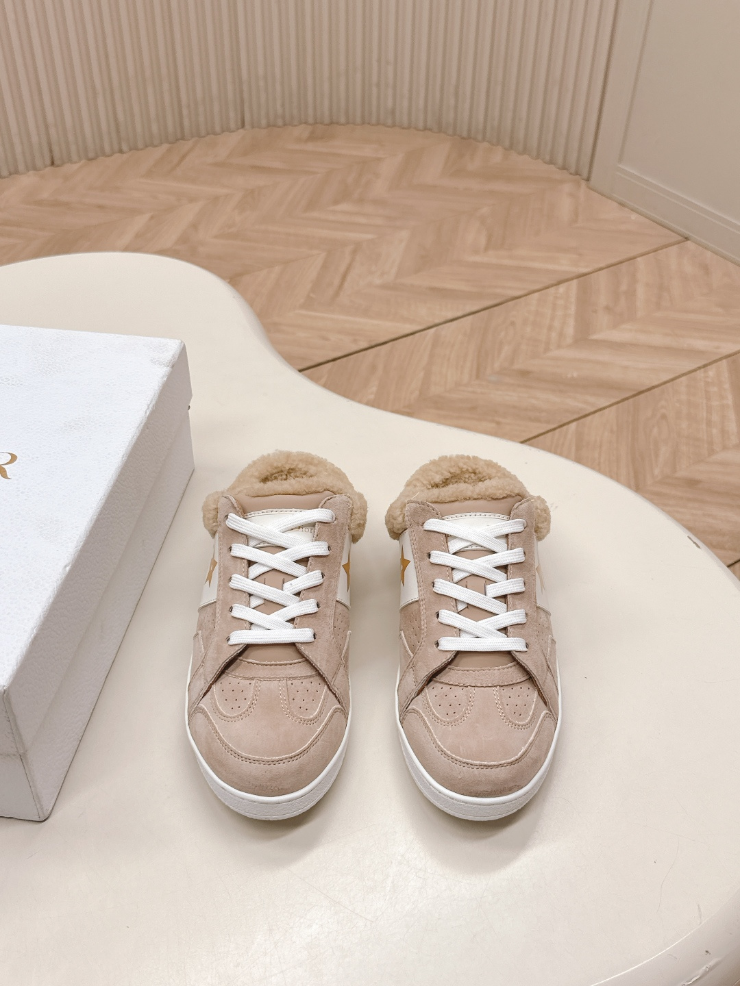 NO:627170,, Dior Dior's new autumn and winter furry thick-soled slippers and half-slippers. Classic, high-end, elegant, gentle, you can do whatever you want ~ Super invincible, good-looking and comfortable on the feet. Thick soles make you slimmer and taller, and show your temperament. The fabric is imported sheep's curls, soft and comfortable. Customized wool lining. Original outsole, size 35-40, casual shoes/sports shoes, dior, dior, sneakers, slippers19860909,Dior 迪奥 秋冬新款毛毛厚底拖鞋半拖 经典高级优雅温柔随心所欲 ～ 上脚超级无敌好看舒服 厚底显瘦增高更彰显气质 面料进口羊卷毛 柔软舒适 内里定制羊毛 鞋底原版大底 码数35-40,休闲鞋/运动鞋,dior,dior,sneakers,slippers,Women's Shoes