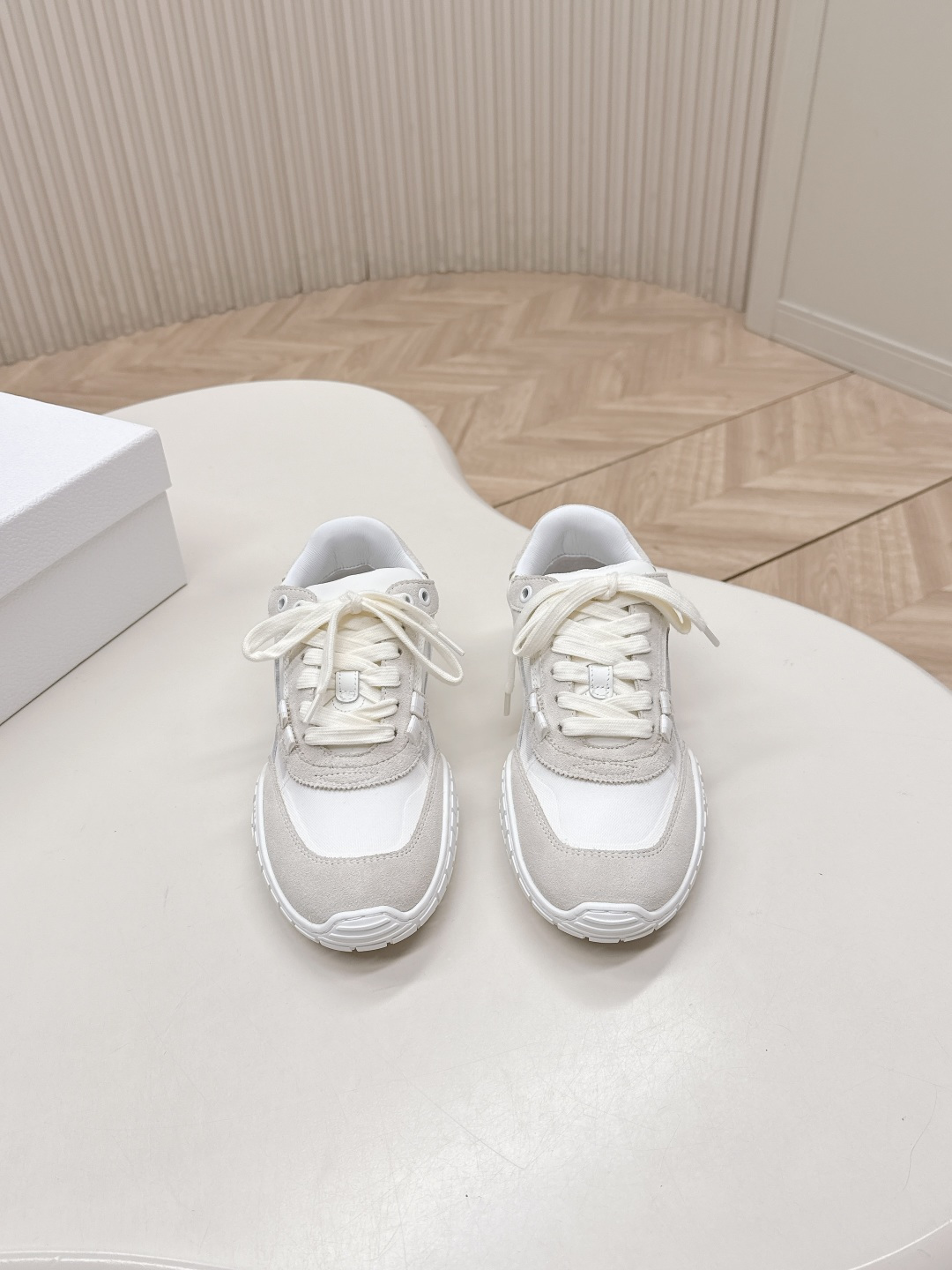 NO:630896,Out for couples, Dior tech 26 new early spring sneakers, see-through style, eye-catching see-through mesh design style, mesh leather with super high-end, fresh and energetic, versatile and delicate upper, original custom material for the upper, new mold Tpu original outsole, upper cowhide, cow suede plus mesh, lining sheepskin, open molded TPU outsole Size:  35-40,casual shoes/sports shoes,dior,dior,sneakers,cowhide,sheepskin19860909出 情侣款 迪奥Dior tech 26早春新款德训鞋运动鞋透视款 眼睛一亮的透视网设计风格 网面皮面搭配超高级 清新且活力满满 上脚百搭秀气 鞋面原版定制材料 全新模具Tpu原版大底 鞋面牛皮,牛反绒加网面 内里羊皮 鞋底开模TPU大底 Size: 35-40,休闲鞋/运动鞋,dior,dior,sneakers,cowhide,sheepskin,Women's Shoes