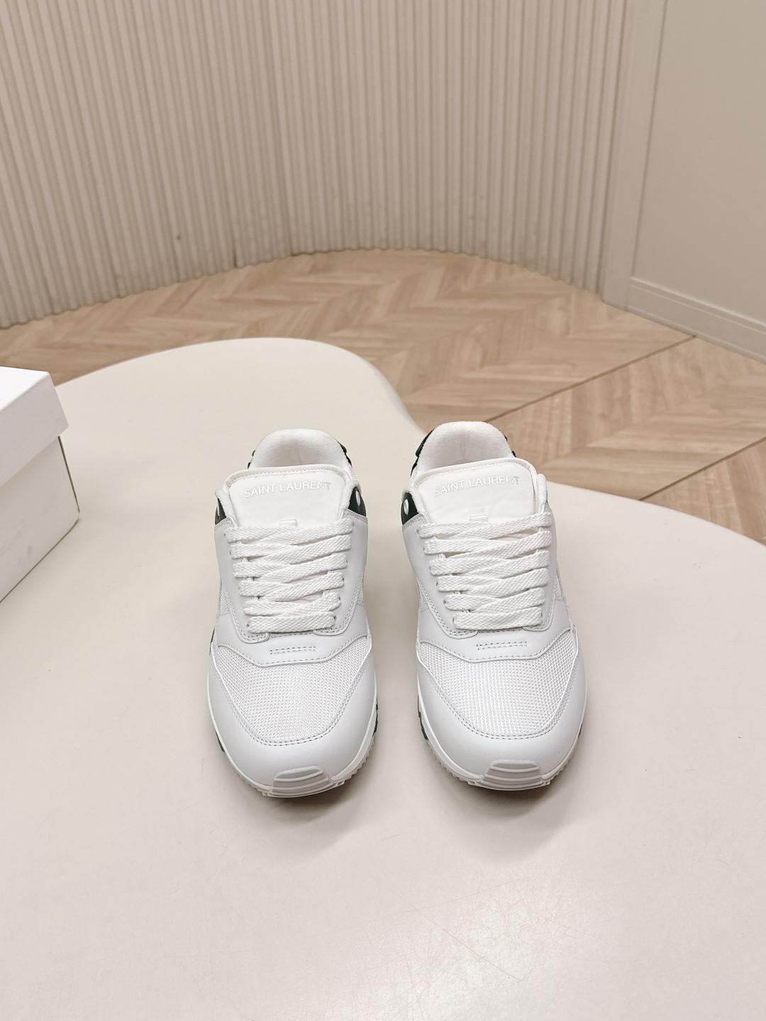 NO:652593,Saint Laurent's new men's casual shoes and sneakers are inspired by retro running shoes. They are breathable and textured. They have full visual impact. They can be easily worn in both casual and sports styles. They are fashionable and versatile. They are comfortable to wear and have a sense of fashion. Original material. Size 35-45, casual shoes/sneakers, saint laurent, saint laurent, sneakers.19860909出 Saint Laurent圣罗兰新款男士休闲鞋运动鞋 灵感源自复古跑鞋 透气又有质感 视觉冲击力满分 论休闲还是运动风都能轻松驾驭 时髦又百搭 穿着舒适既有潮流感 对原版材质 35-45码,休闲鞋/运动鞋,saint laurent,saint laurent,sneakers,Women's Shoes