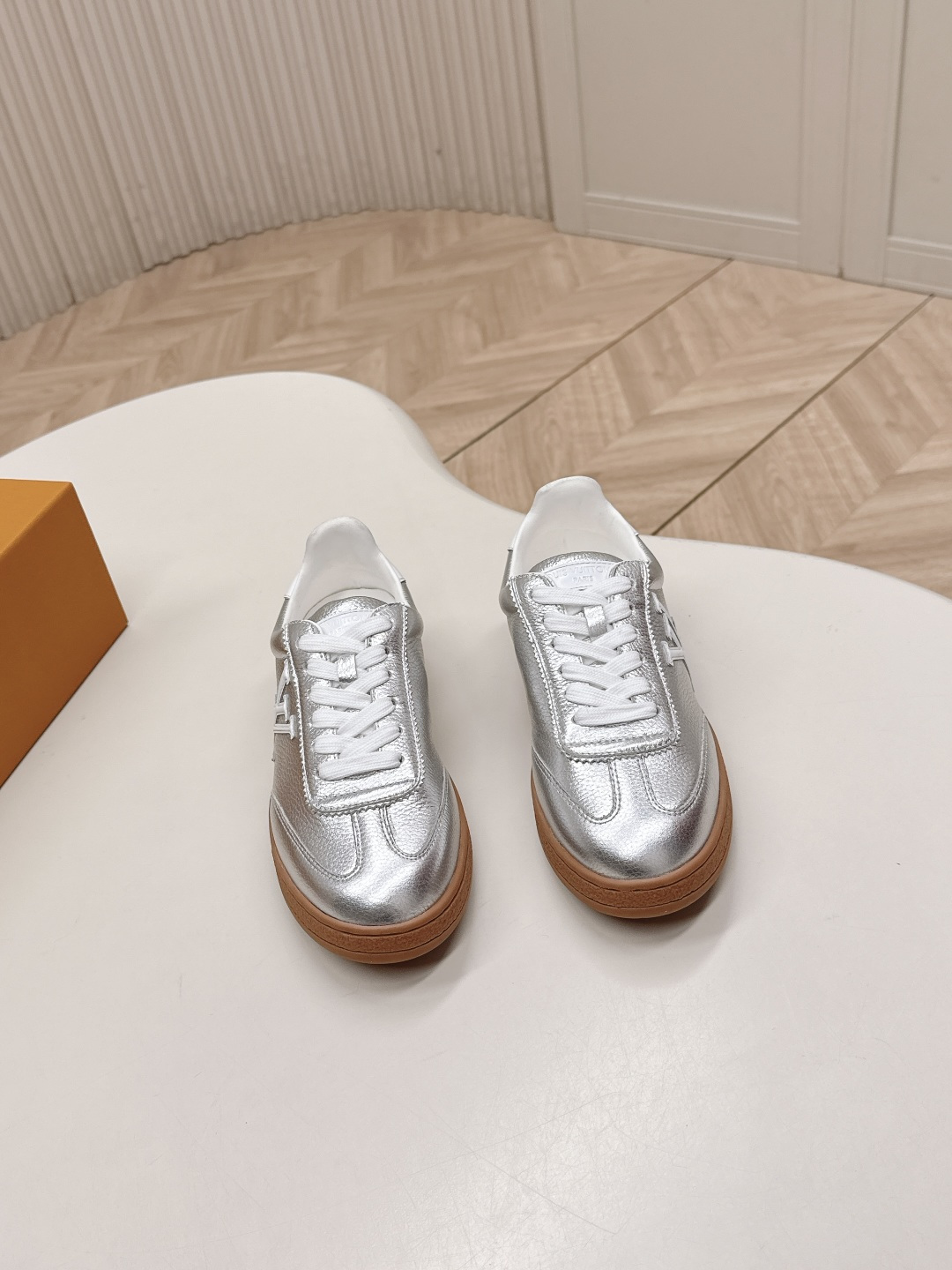 NO:652618,LV brand 26 early spring new moral training shoes sneakers see-through style eye-catching design style full leather with super high-end fresh and full of vitality versatile and delicate upper original custom material new mold Tpu original outsole upper cowhide, lining sheepskin sole molded TPU outsole Size: 35-40, casual shoes/sports shoes, louis vuitton, louis  vuitton,sneakers,cowhide,sheepskin19860909出 LV 驴牌26早春新款德训鞋运动鞋透视款 眼睛一亮的设计风格 全皮面搭配超高级 清新且活力满满 上脚百搭秀气 鞋面原版定制材料 全新模具Tpu原版大底 鞋面牛皮, 内里羊皮 鞋底开模TPU大底 Size: 35-40,休闲鞋/运动鞋,louis vuitton,louis vuitton,sneakers,cowhide,sheepskin,Women's Shoes