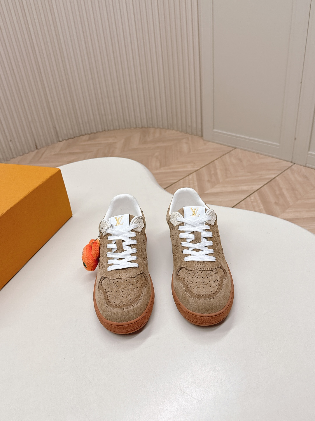 NO:669918,Out of LV Donkey brand 26 early spring new moral training shoes and sports shoes, classic presbyopia, eye-catching design style, full leather with super high-end, fresh and full of vitality, versatile and delicate upper, original custom material for the upper, new mold Tpu original outsole, upper cowhide, lining sheepskin, sole molded TPU outsole Size: 35-40, casual shoes/sports shoes, louis vuitton, louis  vuitton,sneakers,cowhide,sheepskin19860909出 LV 驴牌26早春新款德训鞋运动鞋 经典老花 眼睛一亮的设计风格 全皮面搭配超高级 清新且活力满满 上脚百搭秀气 鞋面原版定制材料 全新模具Tpu原版大底 鞋面牛皮 内里羊皮 鞋底开模TPU大底 Size: 35-40,休闲鞋/运动鞋,louis vuitton,louis vuitton,sneakers,cowhide,sheepskin,Women's Shoes