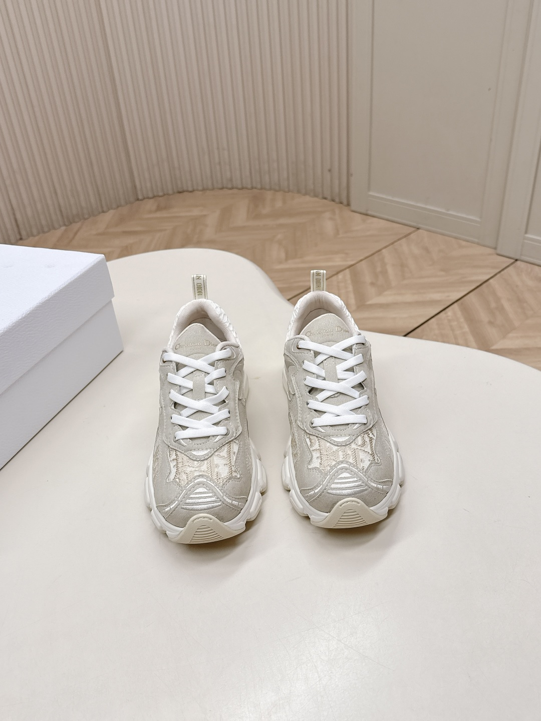 NO:669900,The latest hot new colors!  Out of Dior Chrono's new casual sports shoes, running shoes and dad shoes. They are really cool and futuristic! They are really cool!  Once again interpreting Dior's concept of cool fashion, the lucky star will bless you with good luck. The new EVA sole is super light and super soft! A perfect replica of the original!  Fully matched material and mold!  !  35-40,dad shoes,dior,dior,sneakers19860909最新火爆新色系！出 迪奥 Dior Chrono 新款休闲运动鞋跑鞋老爹鞋 真的酷毙了,未来感十足!真的好飒！再次演绎了迪奥酷时尚的理念,幸运星为你加持好运,全新的EVA鞋底超轻超软!原版完美复刻！全对版材质 模具！！35-40,老爹鞋,dior,dior,sneakers,Women's Shoes