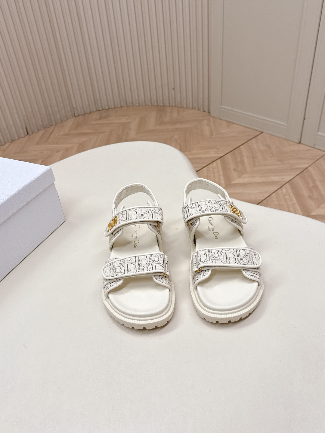 NO:722899,New color cloth, classic upgrade plus 2026 new color series Dior Dior classic Velcro sandals and slippers series original replica high version super durable and versatile style very comfortable on the foot, slim and white original custom upper, original d hardware buckle, original TPU outsole size 35-42 (41.42. Customization is not returnable), slippers and sandals, dior, dior, sandals, slippers19860909新色布面 ,经典升级加2026新色系 Dior迪奥 经典魔术贴凉鞋拖鞋系列 原版复刻 高版本 超耐看超百搭款 上脚非常舒适 显瘦又显白 鞋面原版定制鞋面,原版d五金扣 ,原版TPU大底 码数35-42码（41.42.定制不退换）,拖鞋凉鞋,dior,dior,sandals,slippers,Women's Shoes