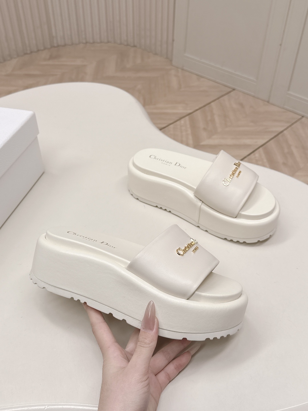 Dior 𝐃𝐢𝐎𝐑 #迪奥2026早春新款一眼就想要的一字带拖鞋凉鞋简单大方‘低调奢华