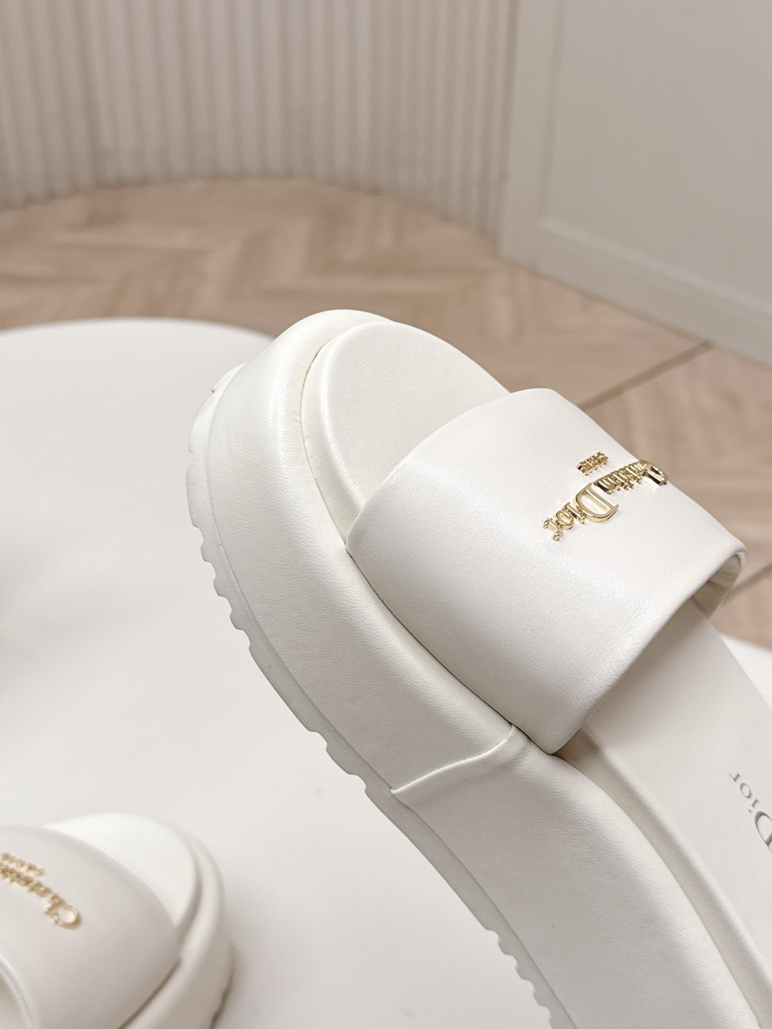Dior 𝐃𝐢𝐎𝐑 #迪奥2026早春新款一眼就想要的一字带拖鞋凉鞋简单大方‘低调奢华