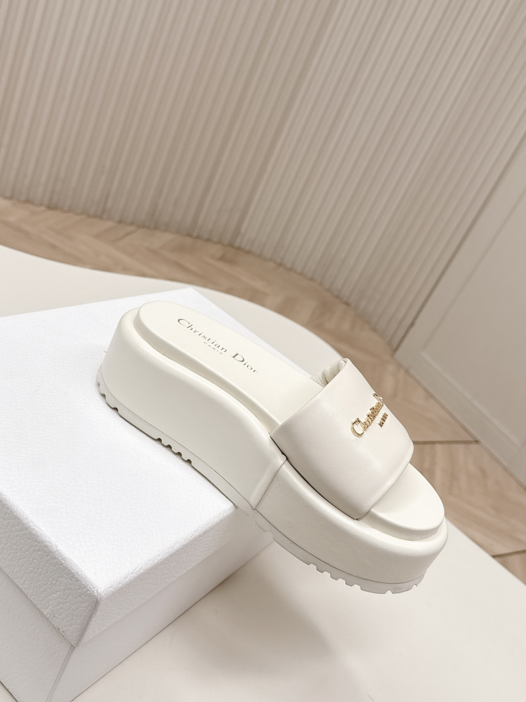 Dior 𝐃𝐢𝐎𝐑 #迪奥2026早春新款一眼就想要的一字带拖鞋凉鞋简单大方‘低调奢华