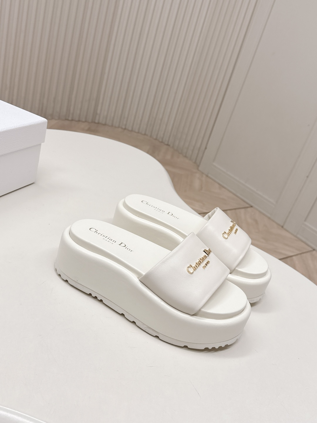 Dior 𝐃𝐢𝐎𝐑 #迪奥2026早春新款一眼就想要的一字带拖鞋凉鞋简单大方‘低调奢华
