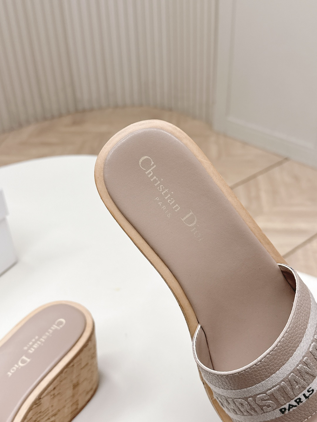 Dior 𝐃𝐢𝐎𝐑 #迪奥2026早春新款一眼就想要的一字带拖鞋凉鞋简单大方‘低调奢华