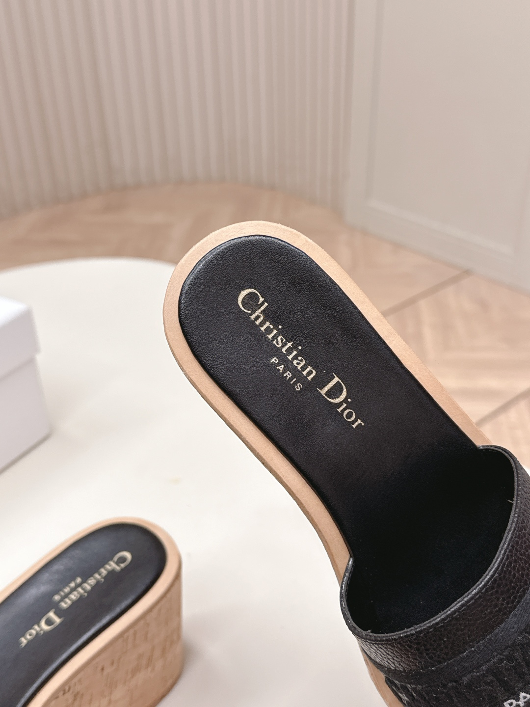 Dior 𝐃𝐢𝐎𝐑 #迪奥2026早春新款一眼就想要的一字带拖鞋凉鞋简单大方‘低调奢华