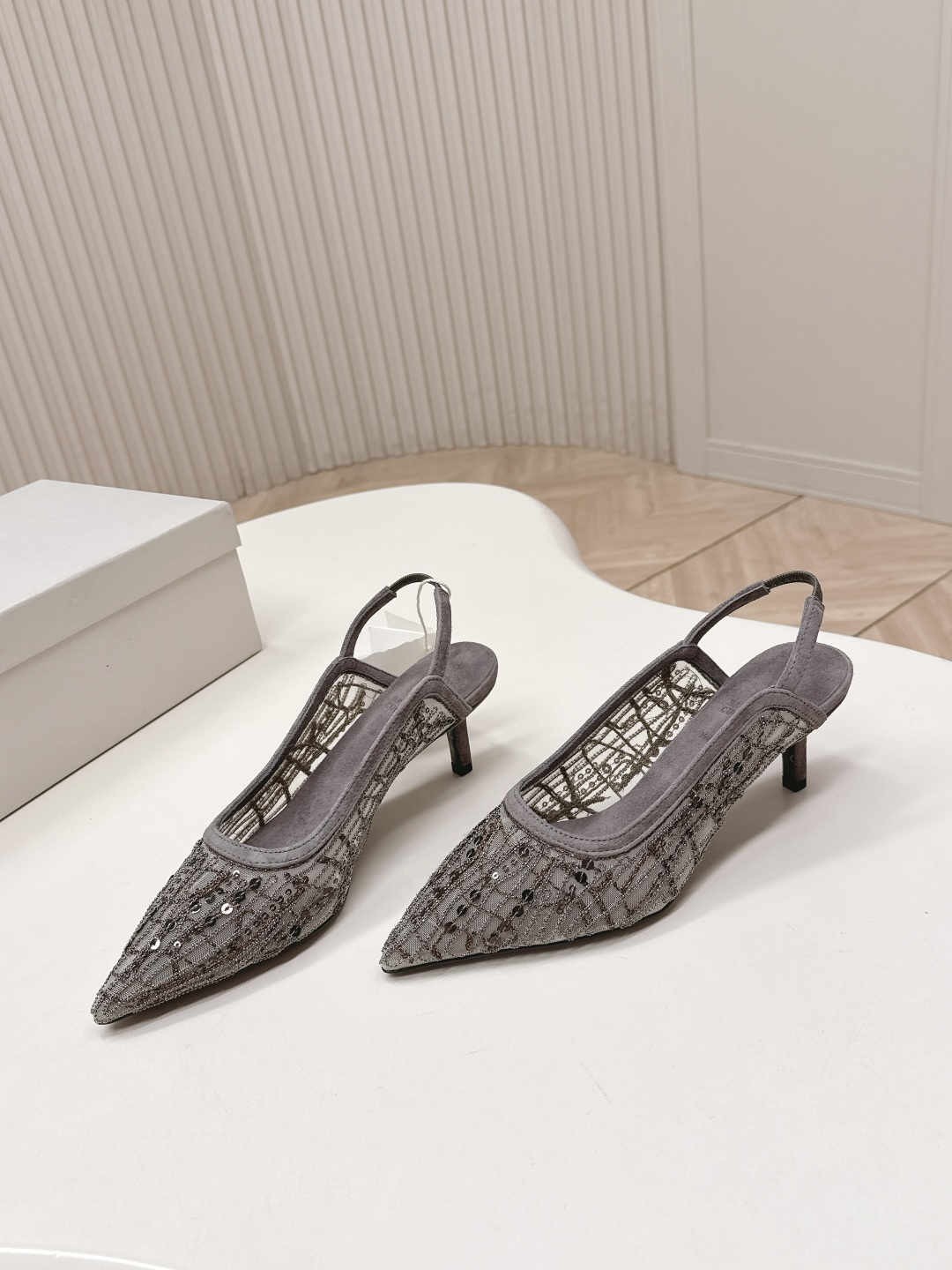 Brunello Cucinelli Brunello Cucinelli 26ss新品手工缝珠刺绣网纱拖鞋