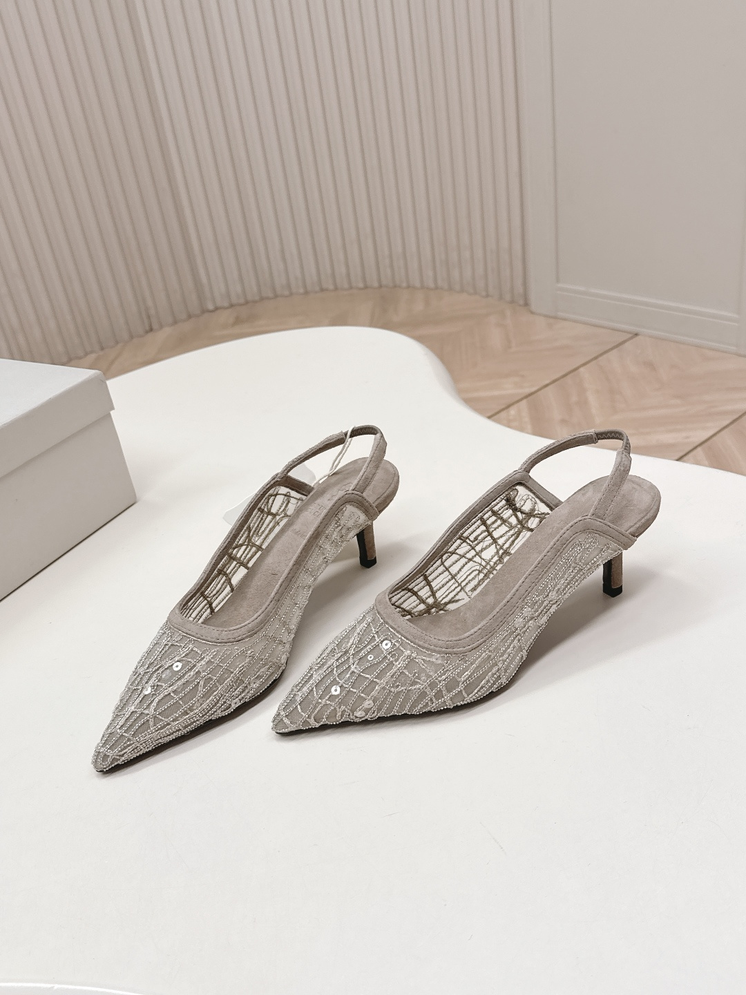 Brunello Cucinelli Brunello Cucinelli 26ss新品手工缝珠刺绣网纱拖鞋