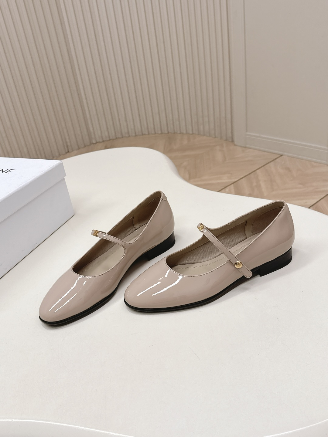 Celine 高版本 塞琳 CELINE 2026新春款 凯旋门乐福鞋 小皮鞋 百搭系列 ins种草神器 质检超好 、镜头感满分而且非常舒适