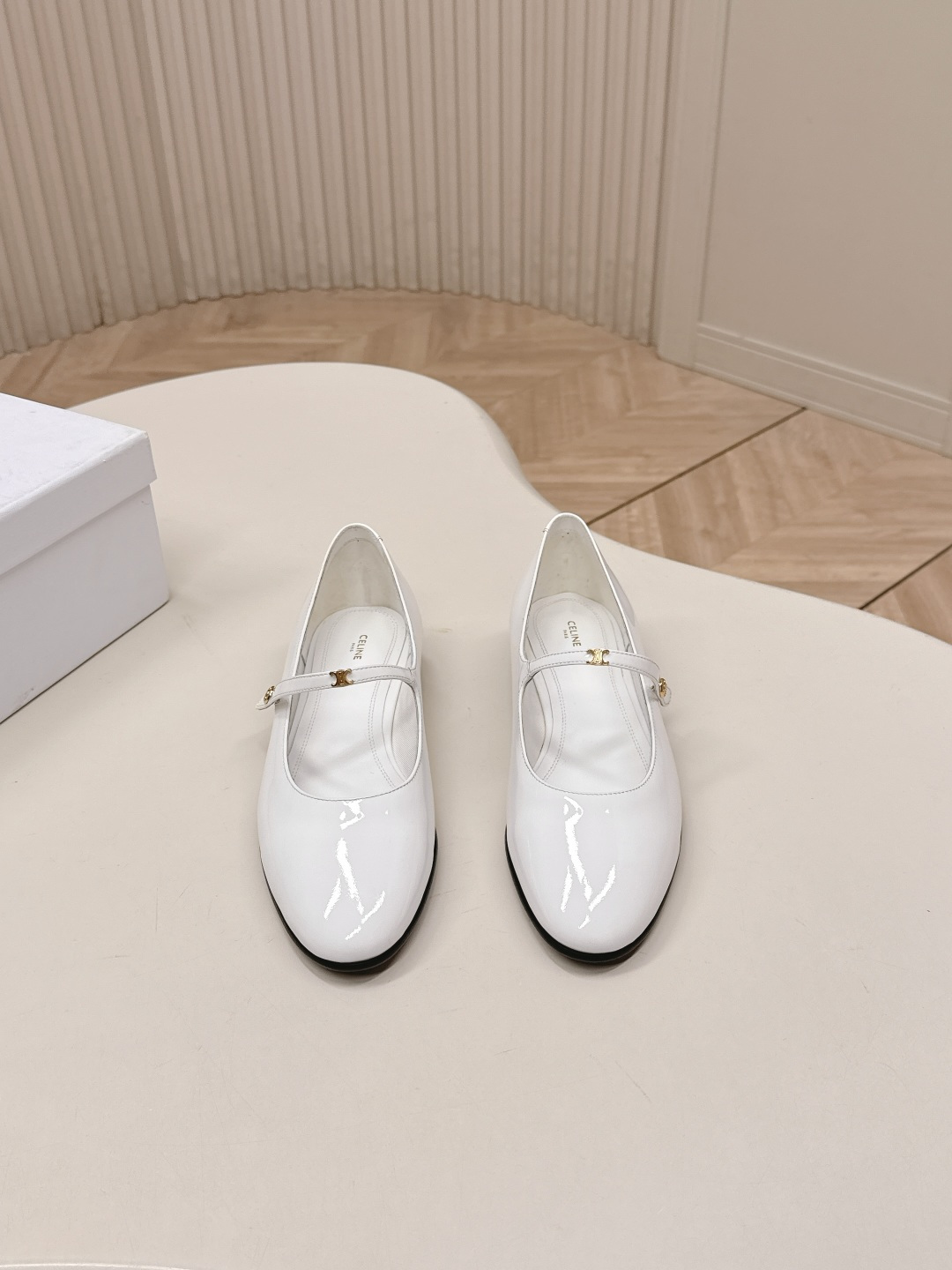 NO:749225,, high version!  CELINE 2026 New Spring model, Arc de Triomphe loafers, small leather shoes, versatile series, ins grass planting tool, excellent quality inspection, perfect lens feel and very comfortable, easy to handle in college style, material cowhide, original leather outsole, size 35-40, Mary Jane, celine, loafers, mary jane, cowhide, Leather soles19860909,高版本！塞琳 CELINE 2026新春款 凯旋门乐福鞋 小皮鞋 百搭系列 ins种草神器 质检超好 、镜头感满分而且非常舒适,学院风轻松拿捏 材料牛皮,原版真皮大底 35-40码,玛丽珍,celine,loafers,mary jane,cowhide,Leather soles,Women's Shoes