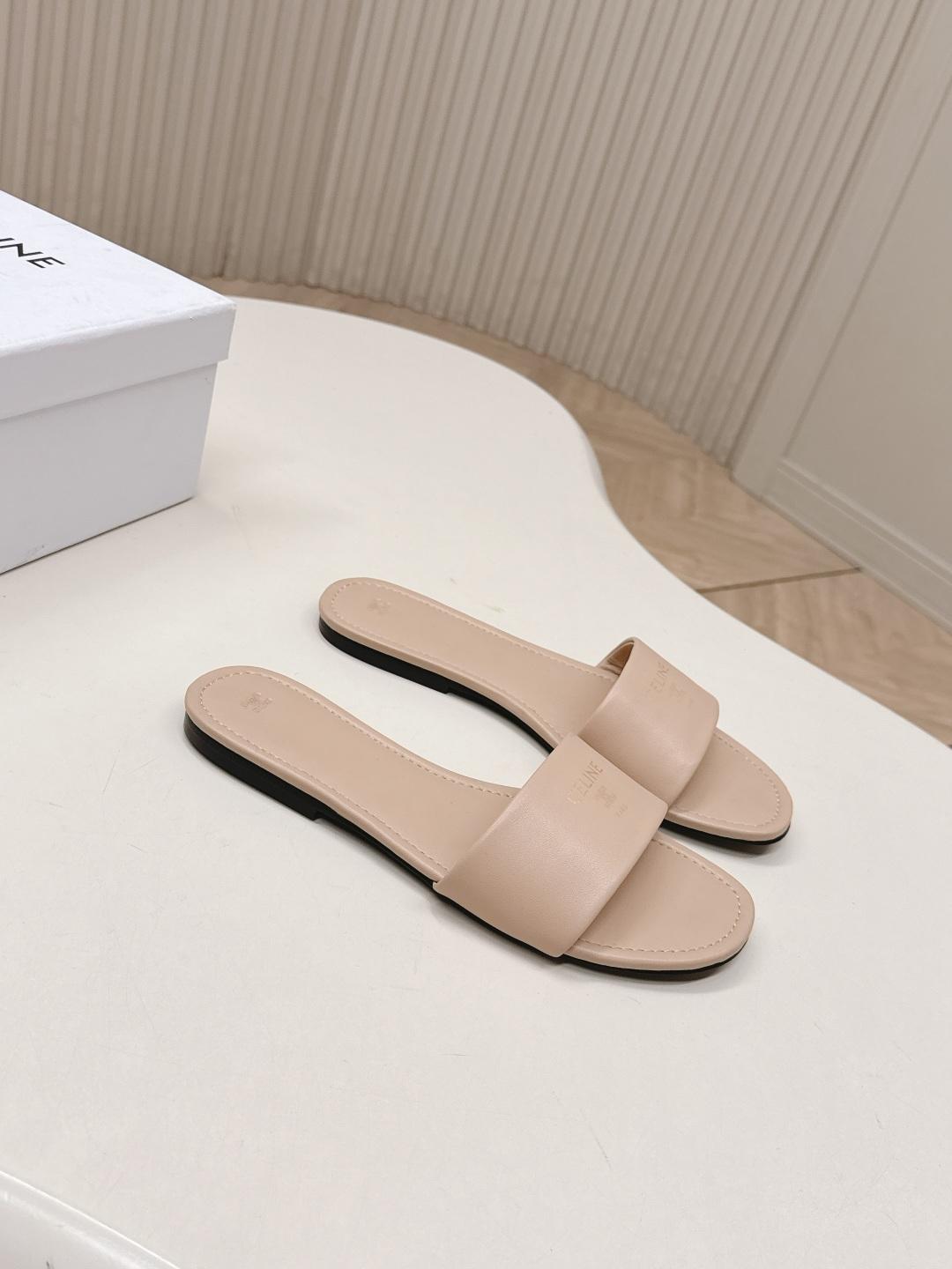 Celine CELINE思琳代级别 春夏新品凯旋门 罗马拖鞋 进出 无压力