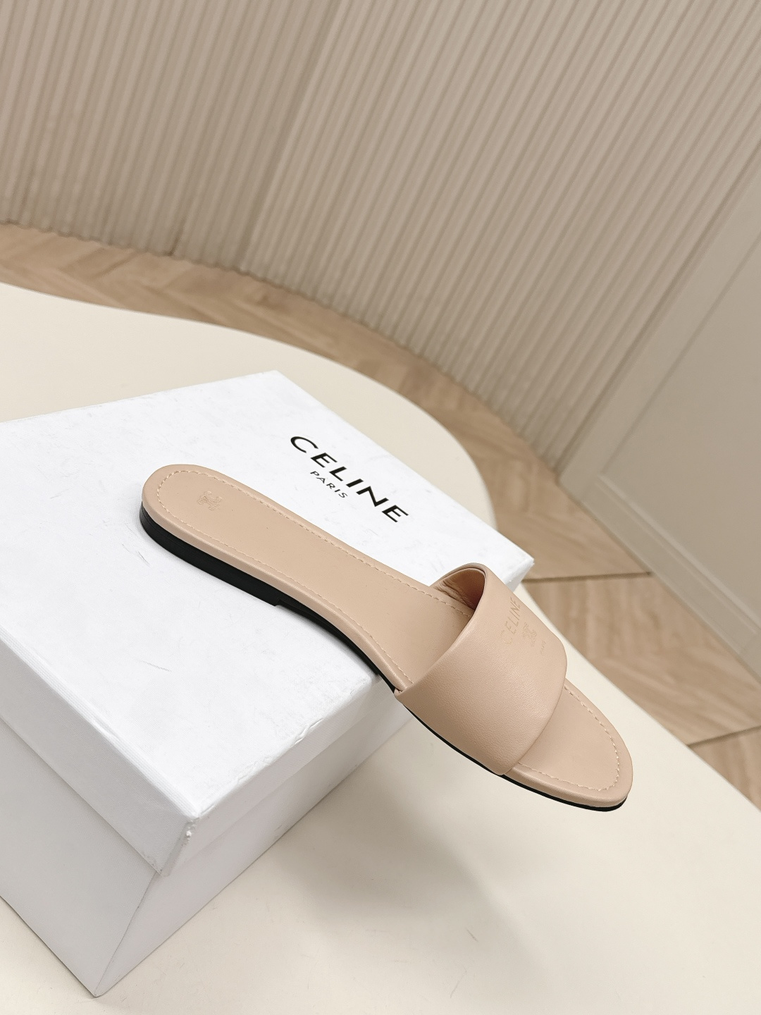 Celine CELINE思琳代级别 春夏新品凯旋门 罗马拖鞋 进出 无压力