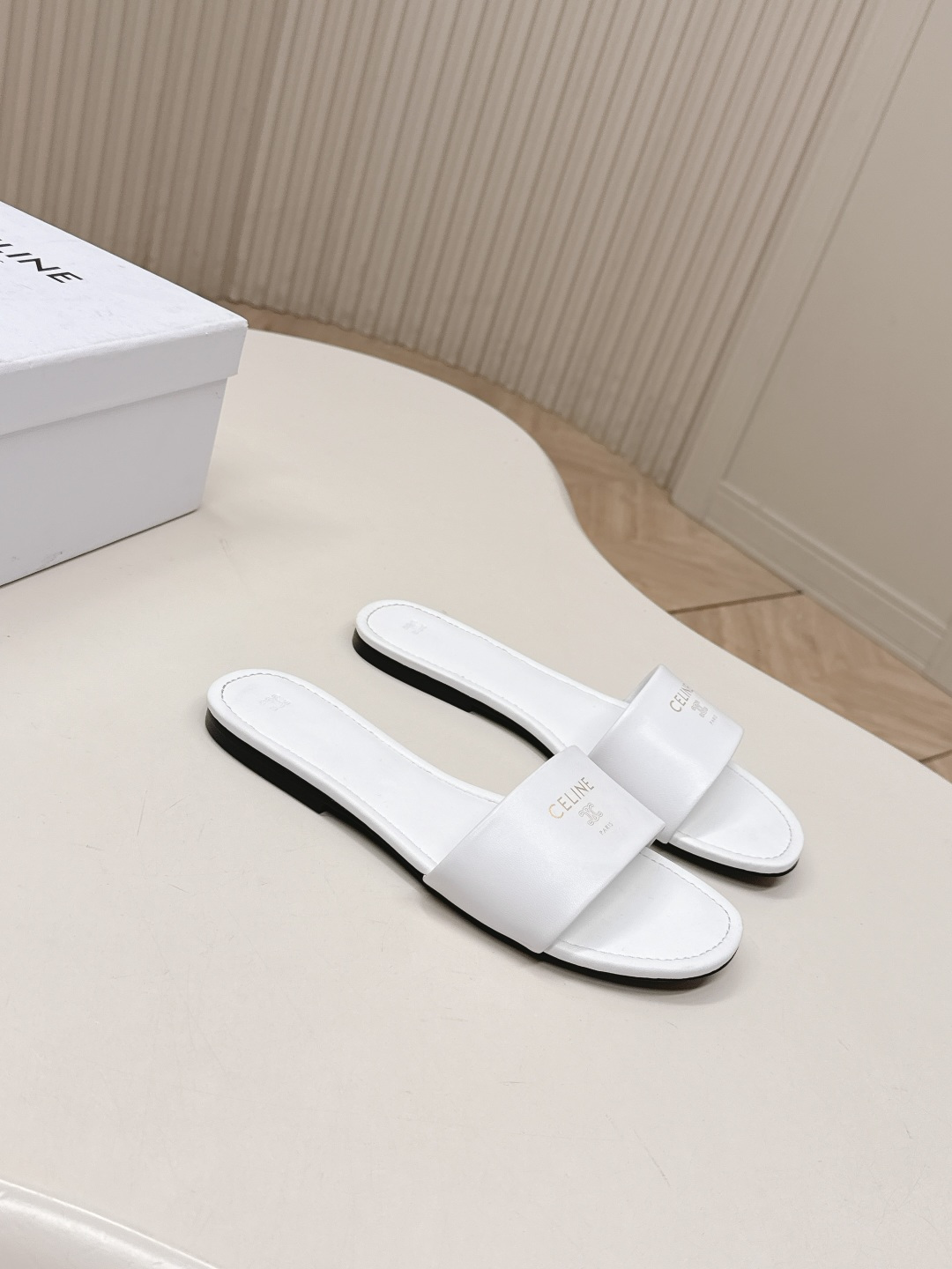 Celine CELINE思琳代级别 春夏新品凯旋门 罗马拖鞋 进出 无压力