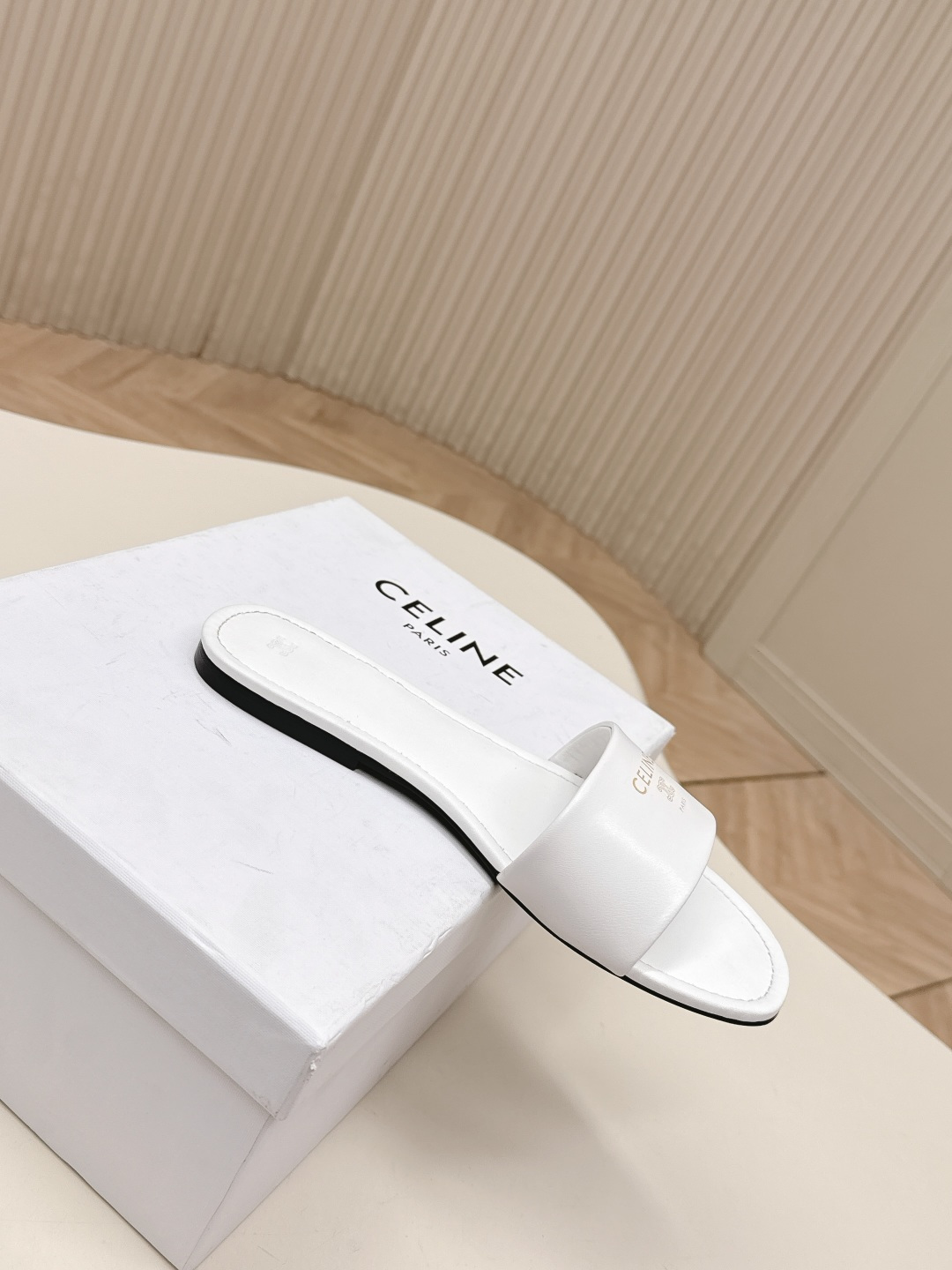 Celine CELINE思琳代级别 春夏新品凯旋门 罗马拖鞋 进出 无压力