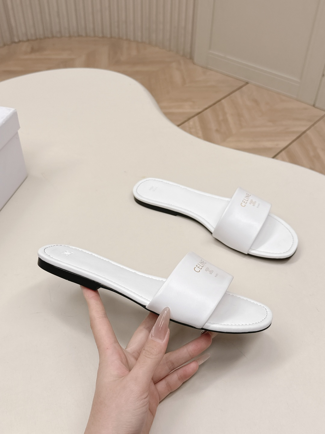 Celine CELINE思琳代级别 春夏新品凯旋门 罗马拖鞋 进出 无压力