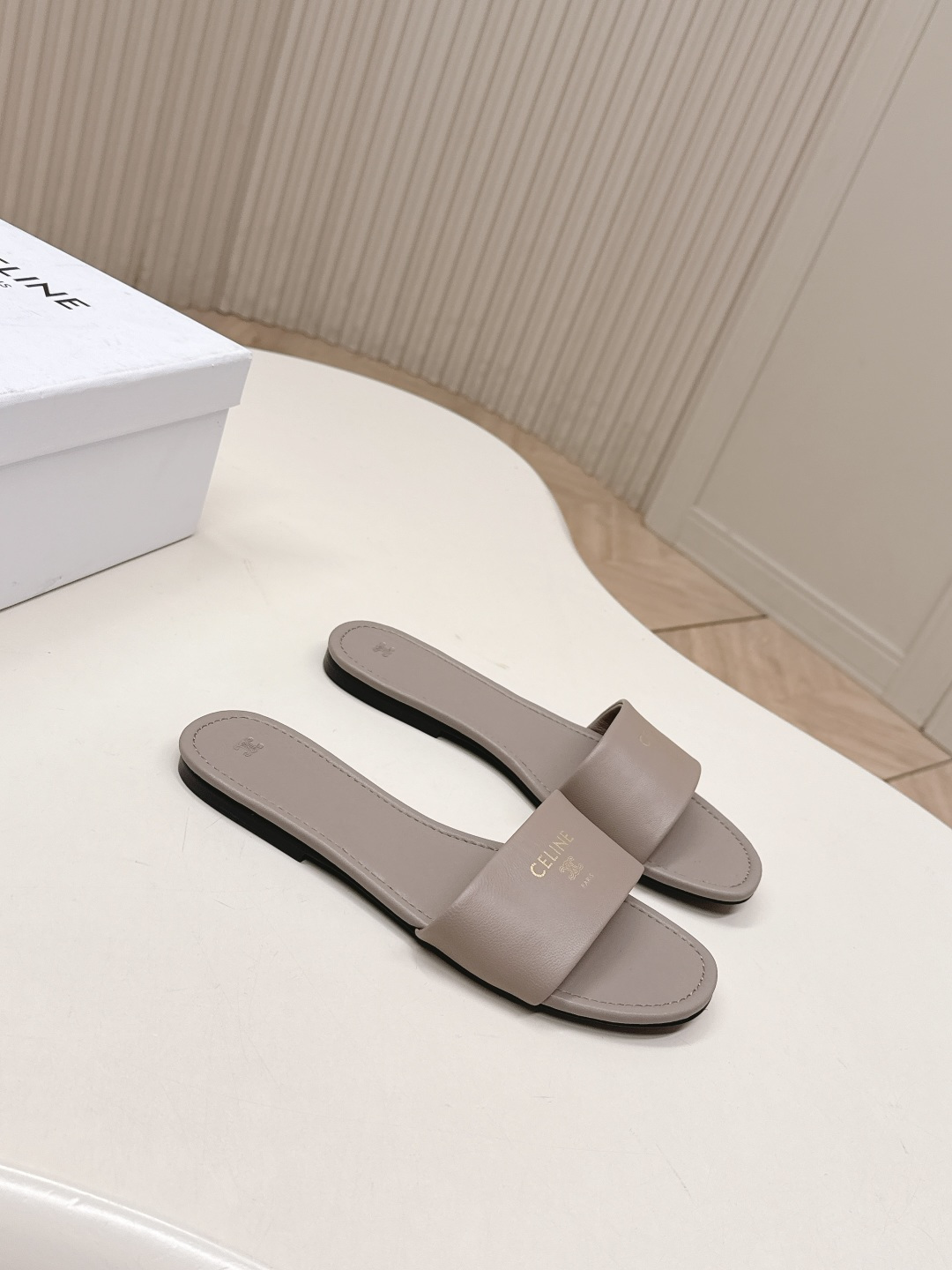 Celine CELINE思琳代级别 春夏新品凯旋门 罗马拖鞋 进出 无压力