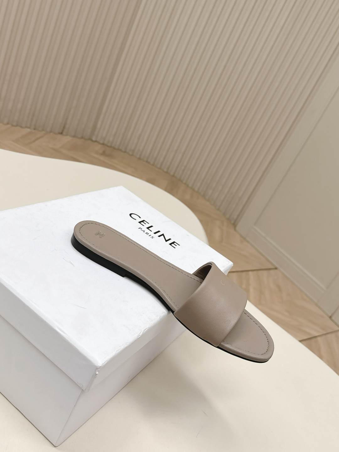 Celine CELINE思琳代级别 春夏新品凯旋门 罗马拖鞋 进出 无压力