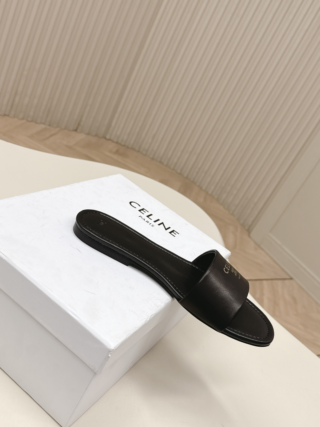 Celine CELINE思琳代级别 春夏新品凯旋门 罗马拖鞋 进出 无压力