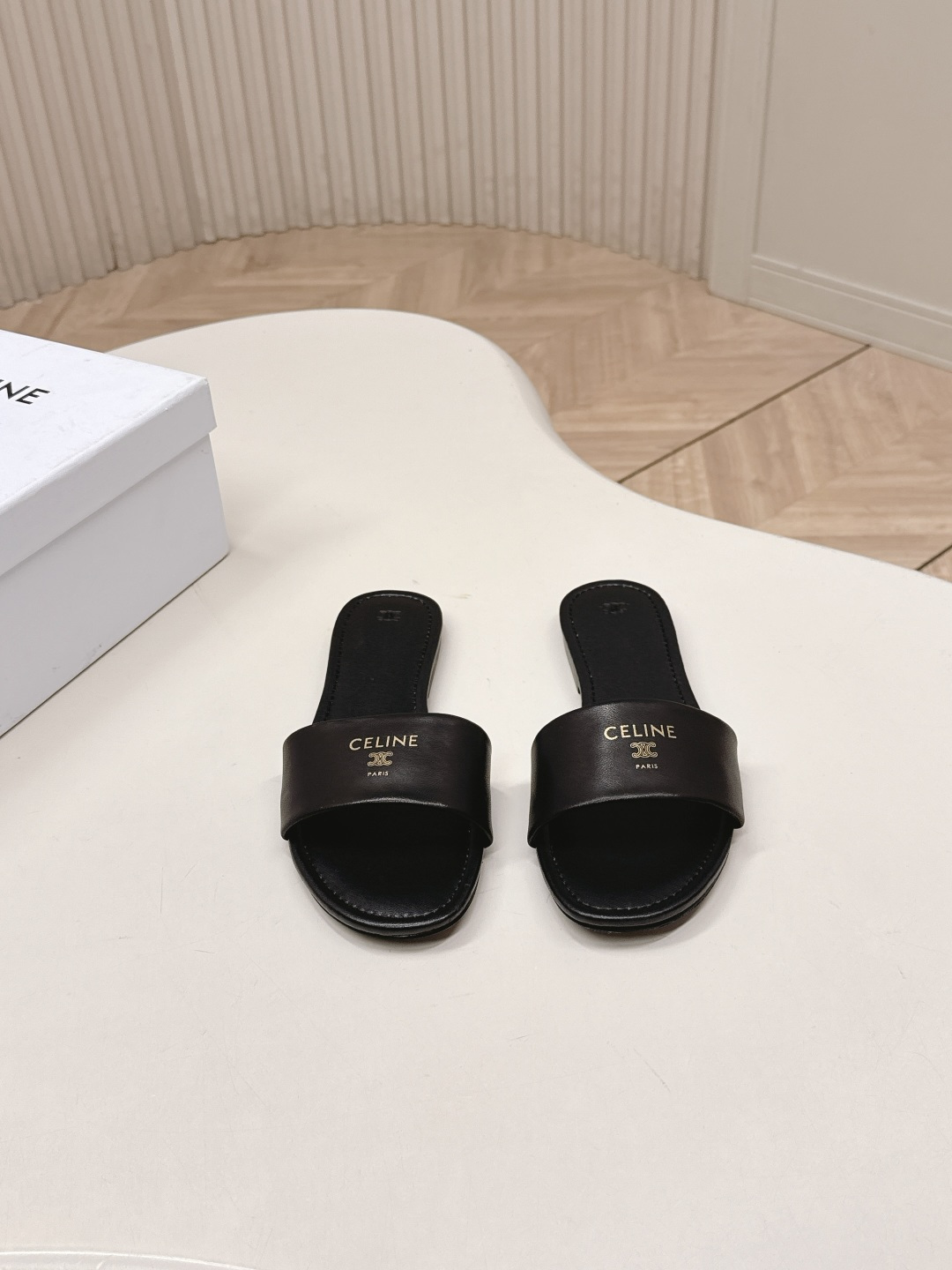 Celine CELINE思琳代级别 春夏新品凯旋门 罗马拖鞋 进出 无压力