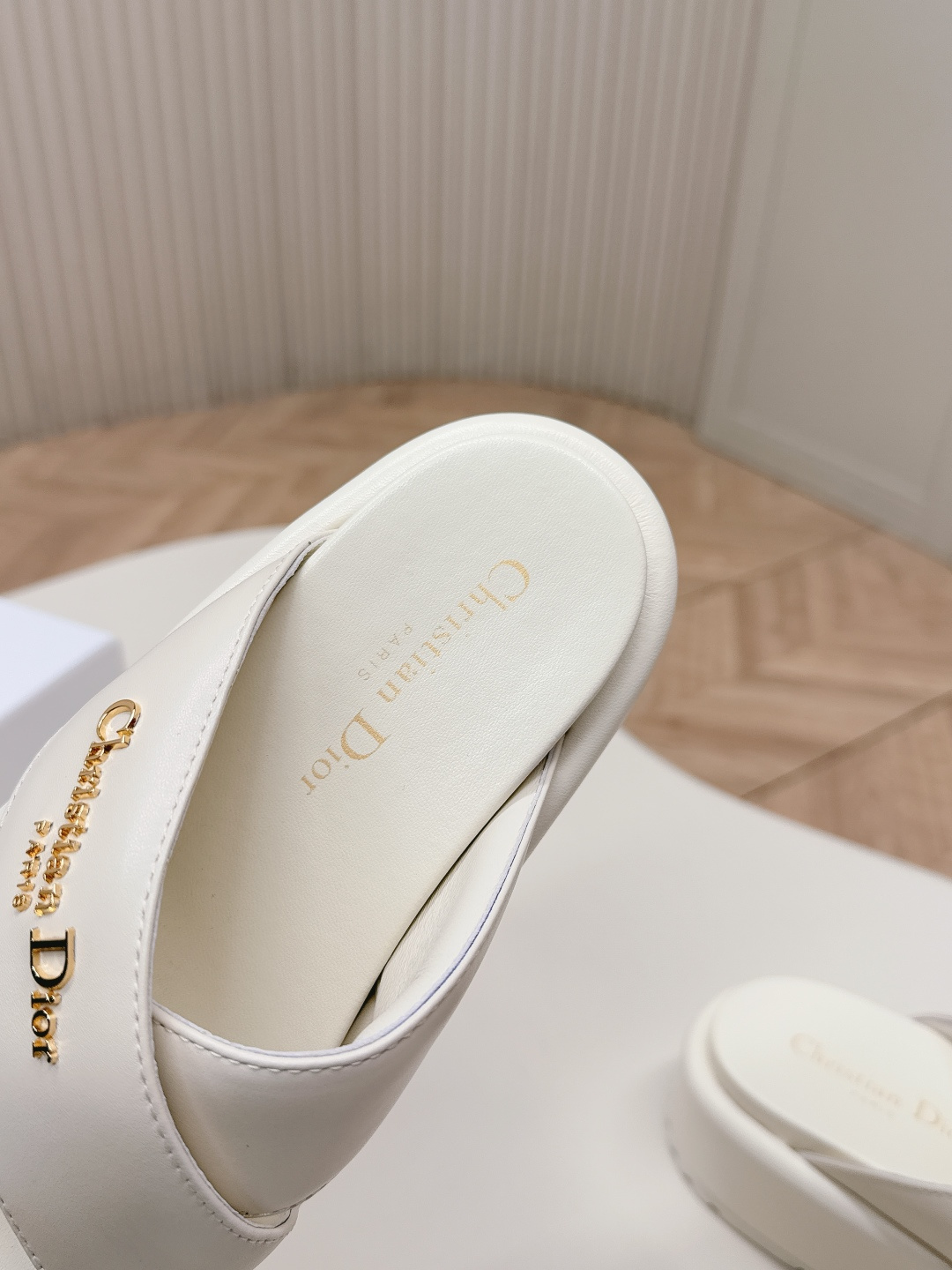 Dior Dior 迪奥2026春夏新款 一字带拖鞋凉鞋 简单大方‘低调奢华