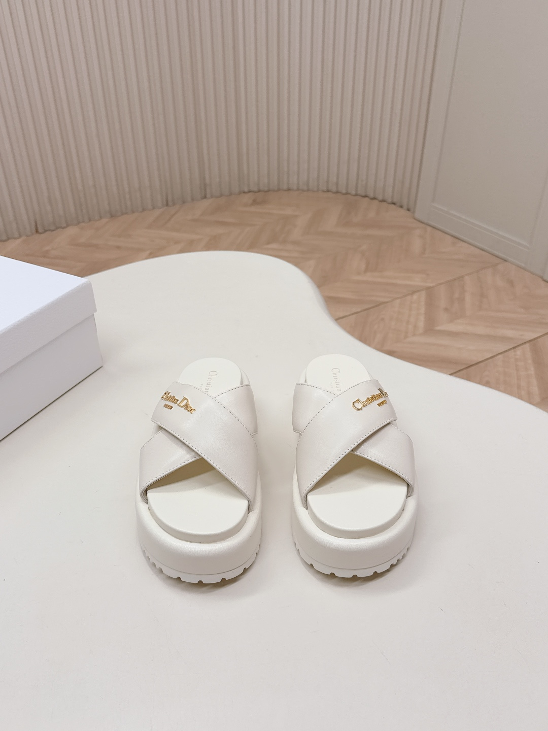 Dior Dior 迪奥2026春夏新款 一字带拖鞋凉鞋 简单大方‘低调奢华