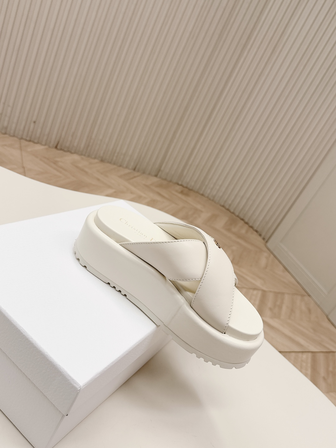 Dior Dior 迪奥2026春夏新款 一字带拖鞋凉鞋 简单大方‘低调奢华