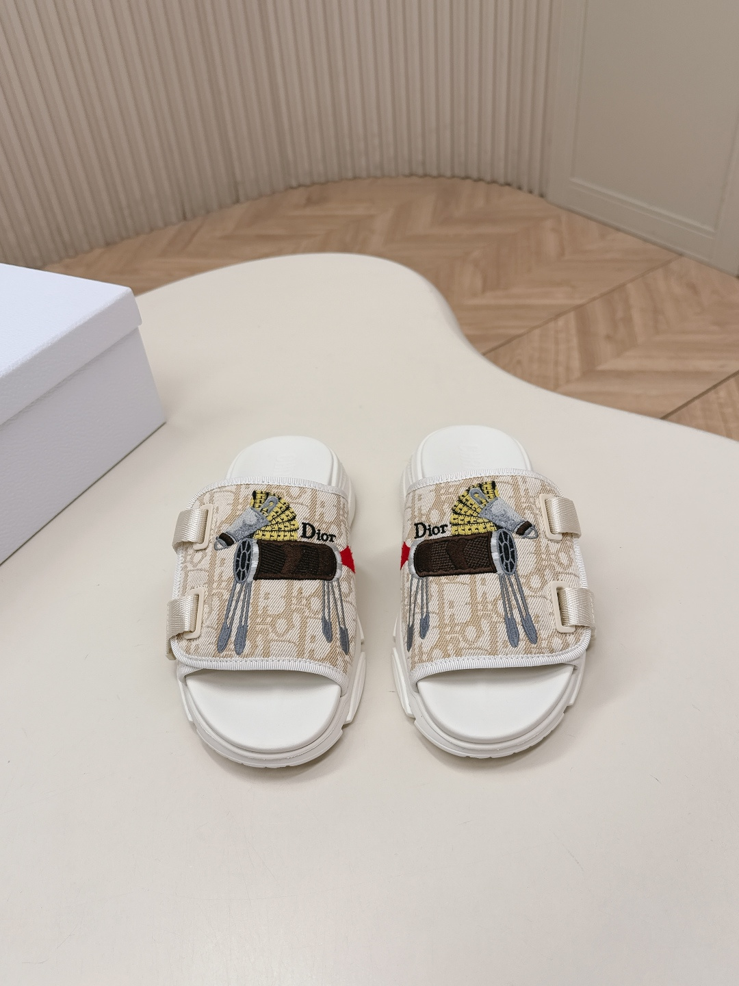 NO:749193,, Dior Dior 2026ss new summer thick-soled fairy embroidered slippers 1:1 original replica, the highest version on the market, various fashion bloggers have maxed out Little Red Book!  A super fashionable and high-end item!  Easily create a high-end look. Original imported embroidered fabric for the upper. Original molded outsole. Size 35-40 (40.41.42 customized, non-returnable), slippers, dior, dior, slippers19860909,Dior迪奥2026ss夏季新款厚底仙女刺绣拖鞋 1:1原版复刻 市面上最高版本 各路时尚博主刷爆小红书！超时髦又充满高级感的单品！轻松打造造高端look  鞋面原版进口刺绣面料 大底原版开模大底 码数35-40码（40.41.42定制不退换）,拖鞋,dior,dior,slippers,Women's Shoes