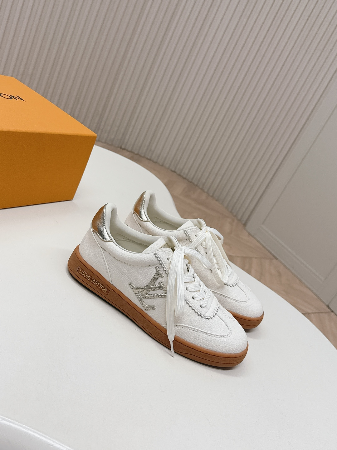 Louis Vuitton LV 驴牌26新款德训鞋板鞋运动鞋