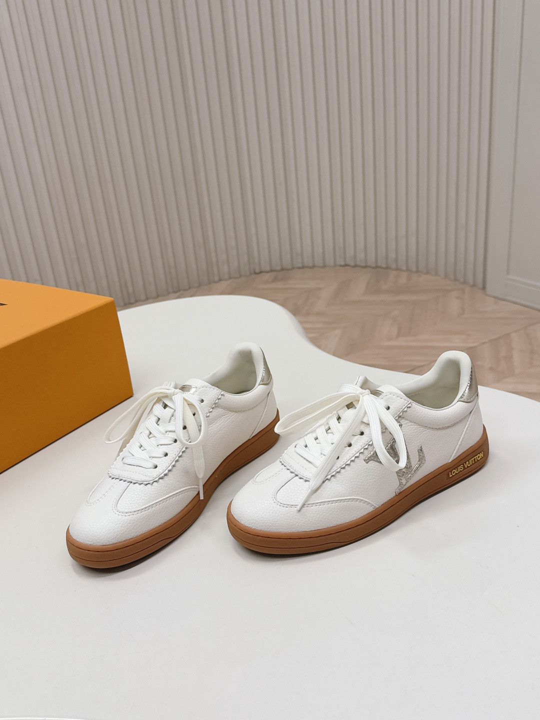 Louis Vuitton LV 驴牌26新款德训鞋板鞋运动鞋
